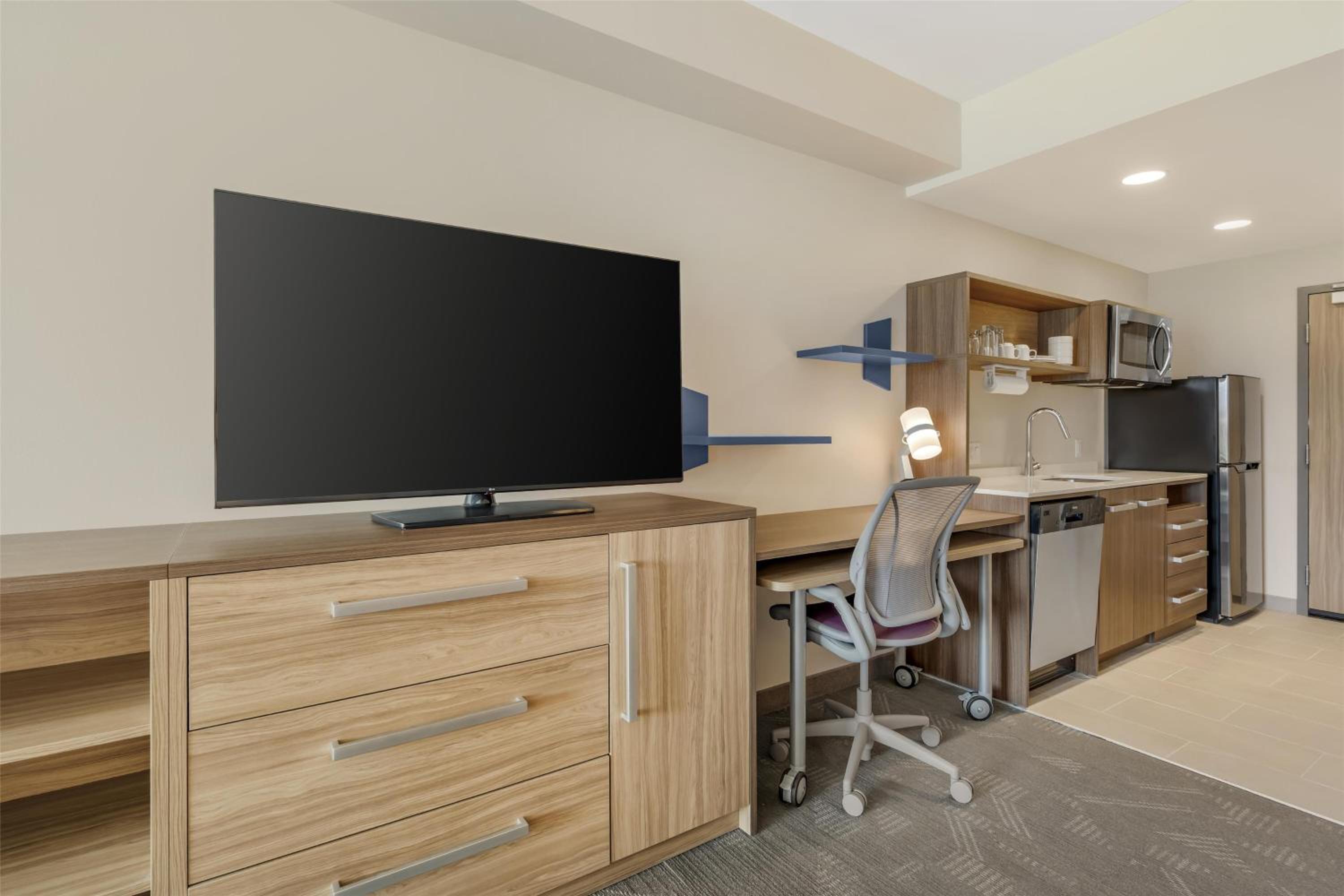 One-Bedroom King Suite - Photo 9