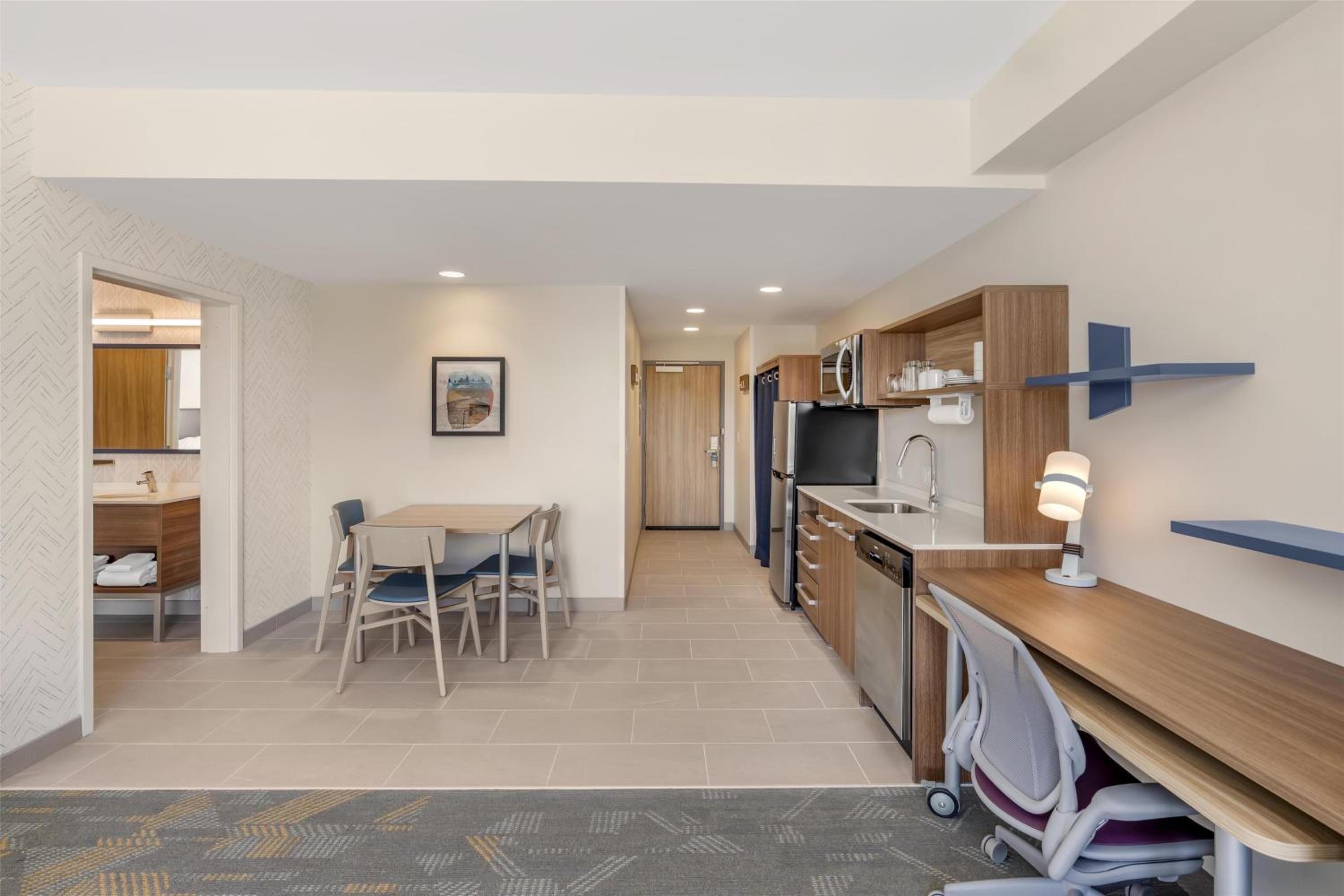 One-Bedroom King Suite - Photo 5