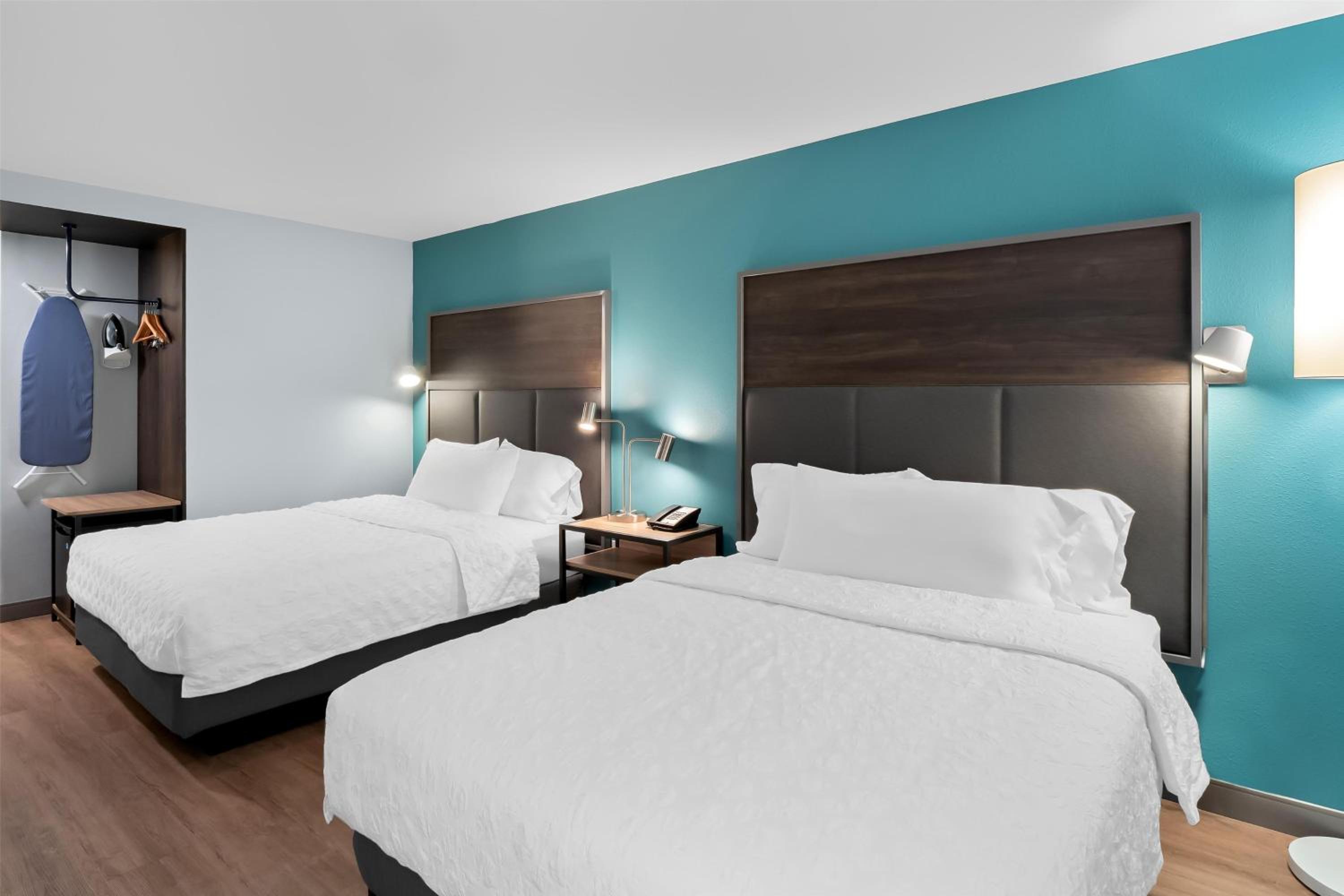 Queen Room with Two Queen Beds - Hearing Access - Photo 4