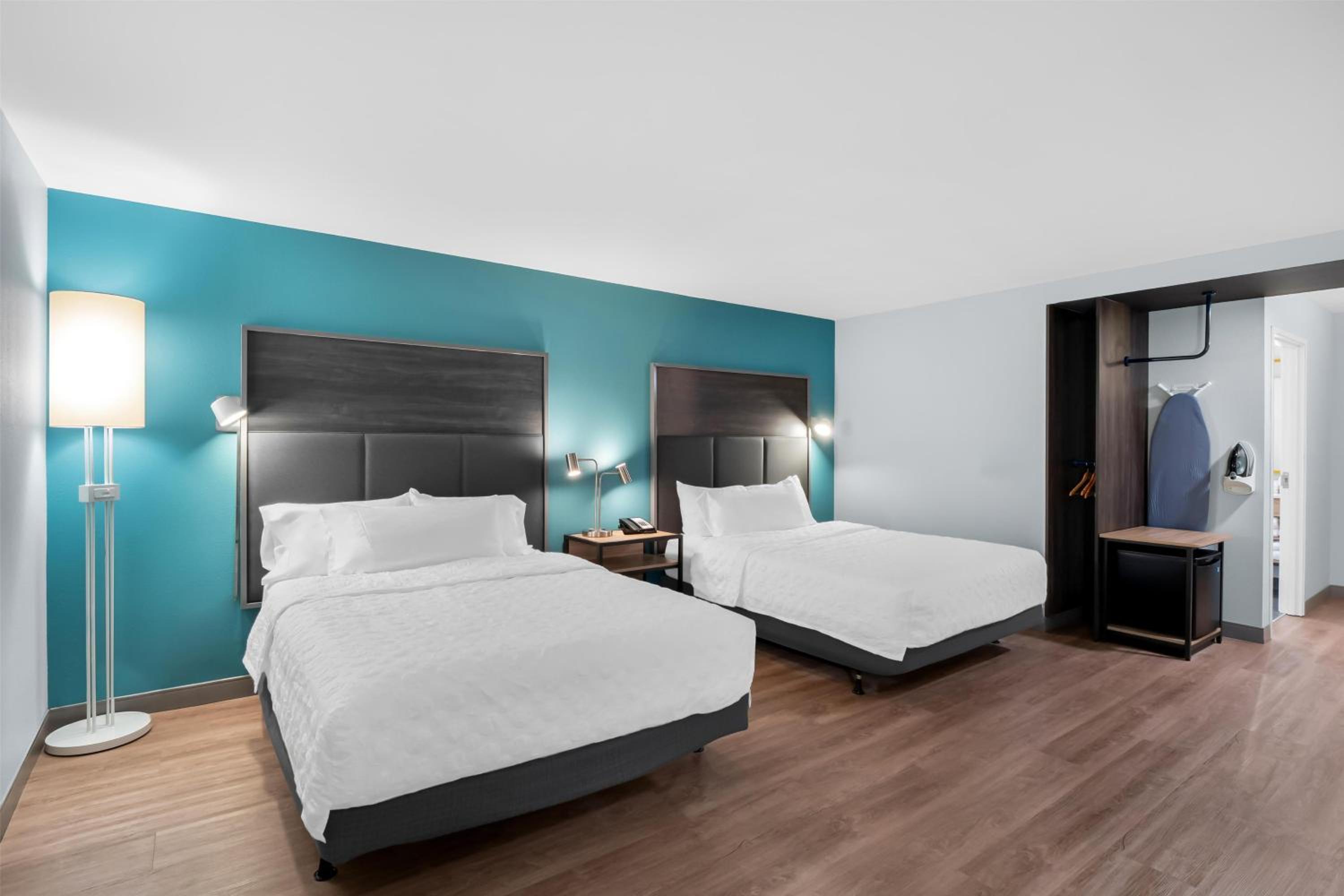 Queen Room with Two Queen Beds - Mobility Access - Photo 3