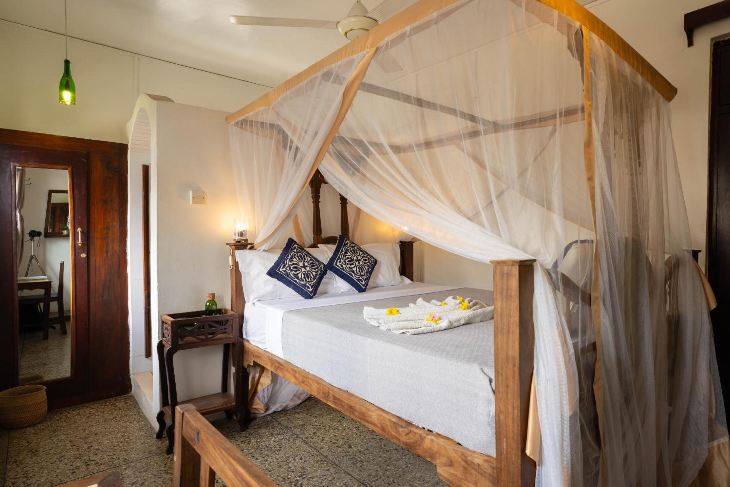 Deluxe Double Room with Balcony photo 3
