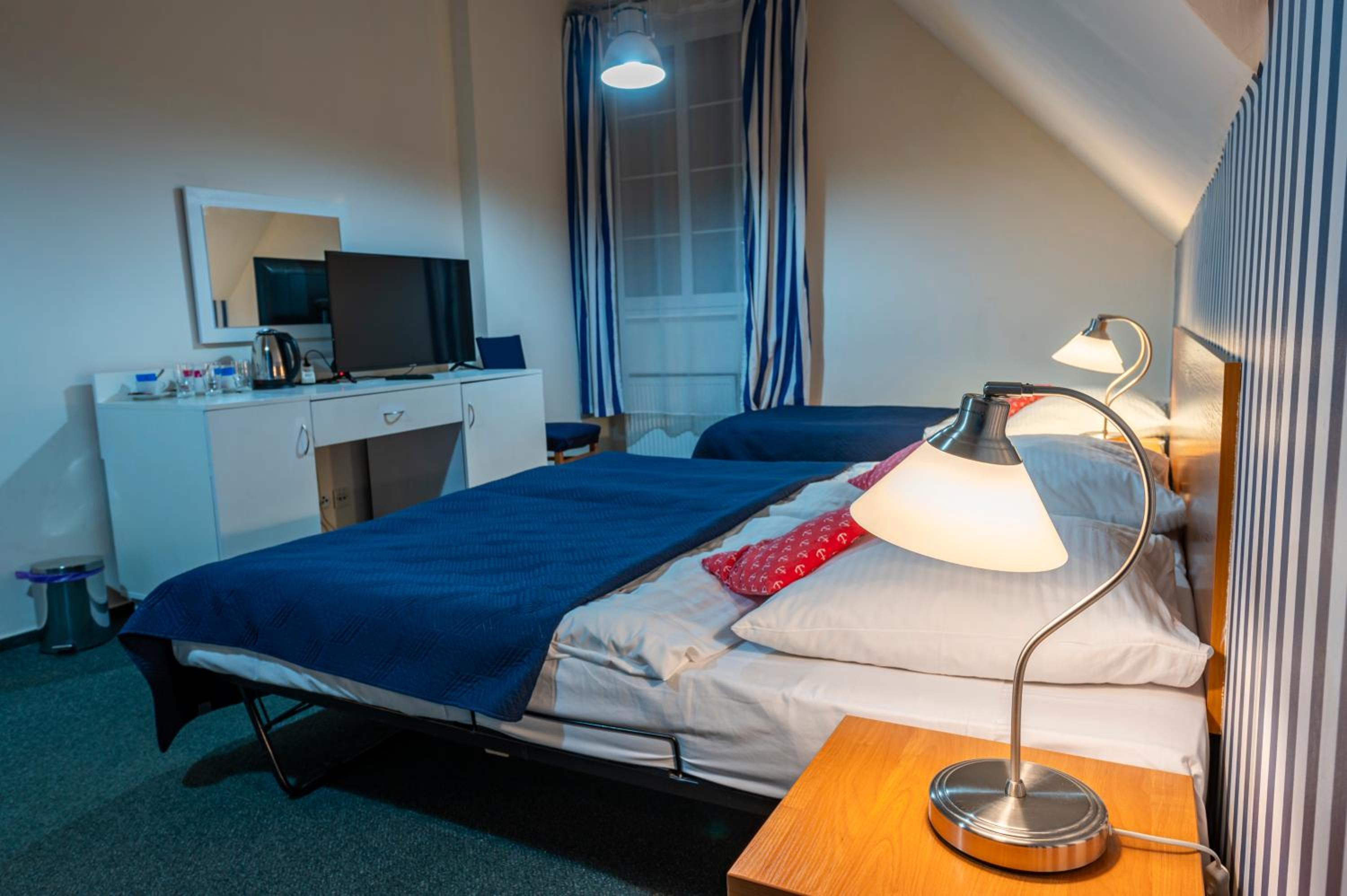 Triple Room thumbnail 6