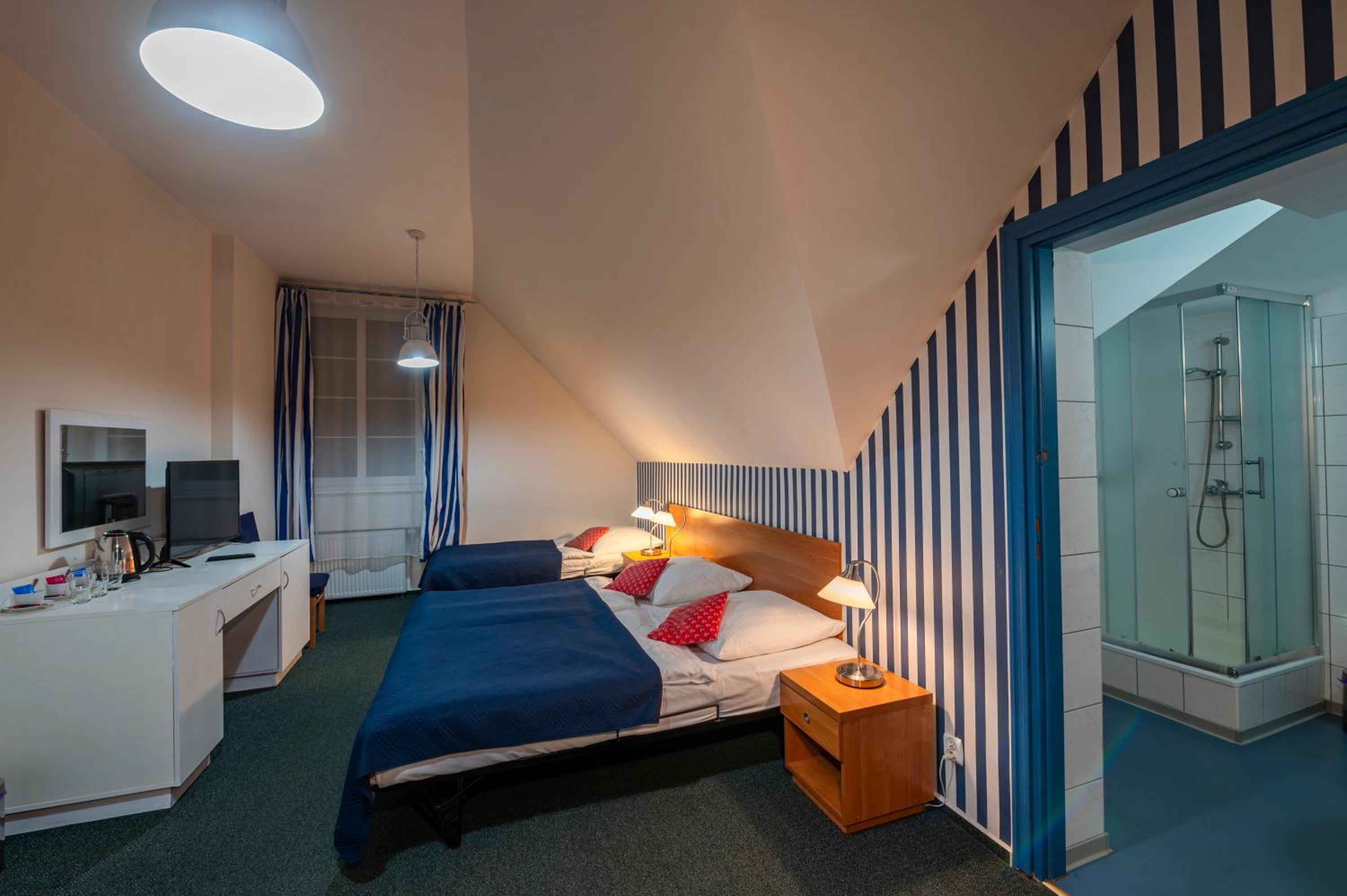 Triple Room thumbnail 5
