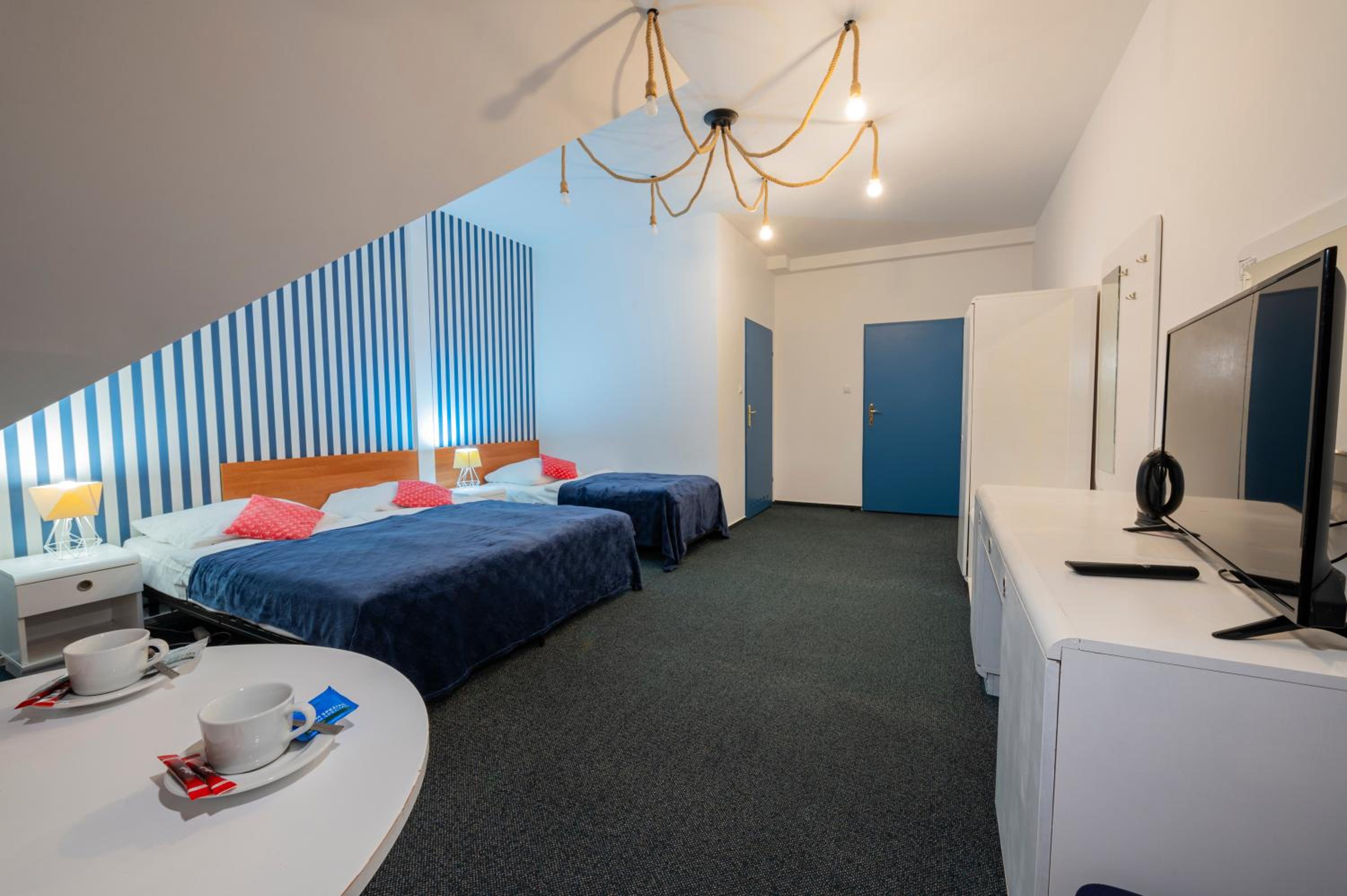 Triple Room thumbnail 5