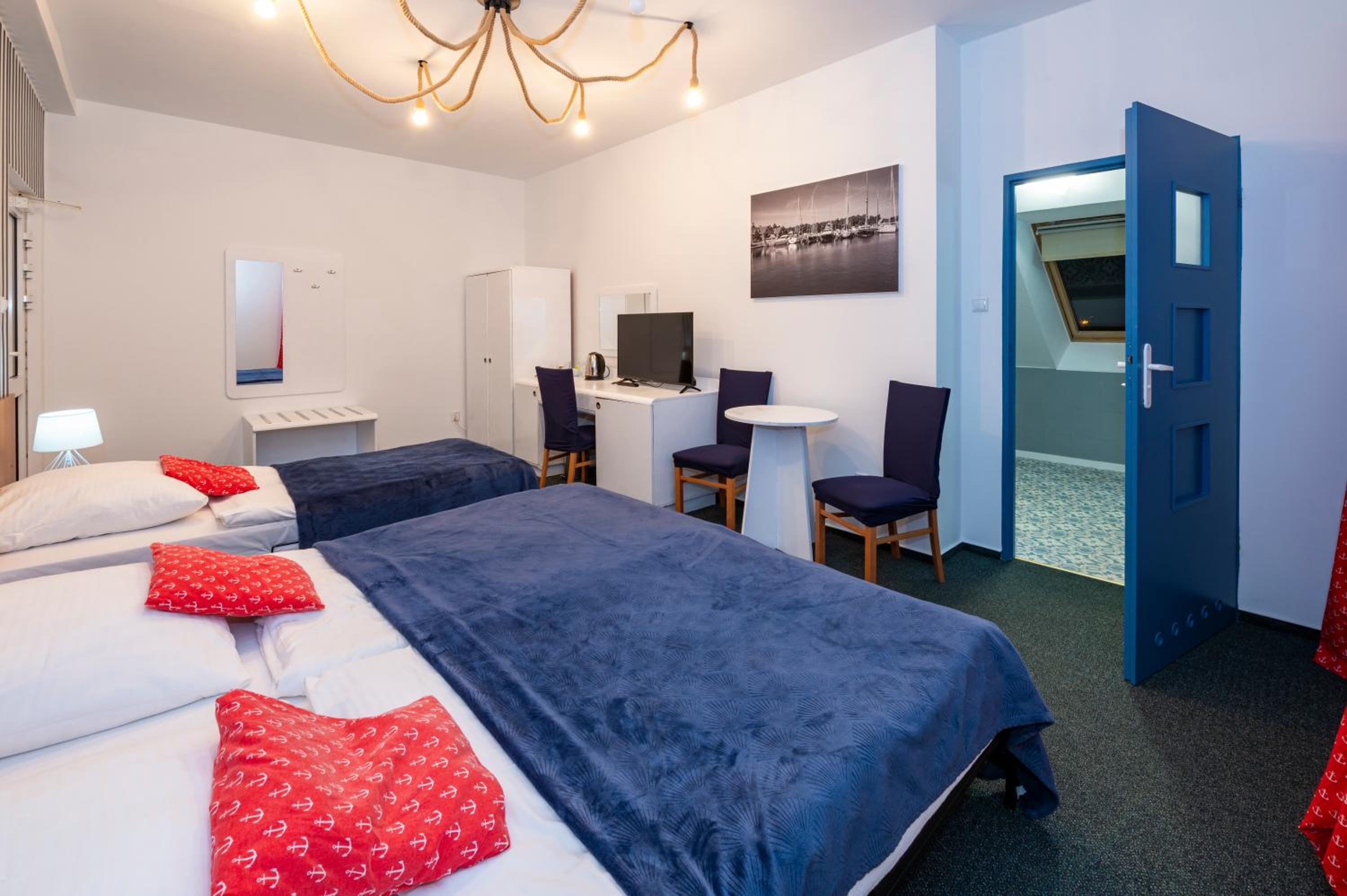 Triple Room thumbnail 6
