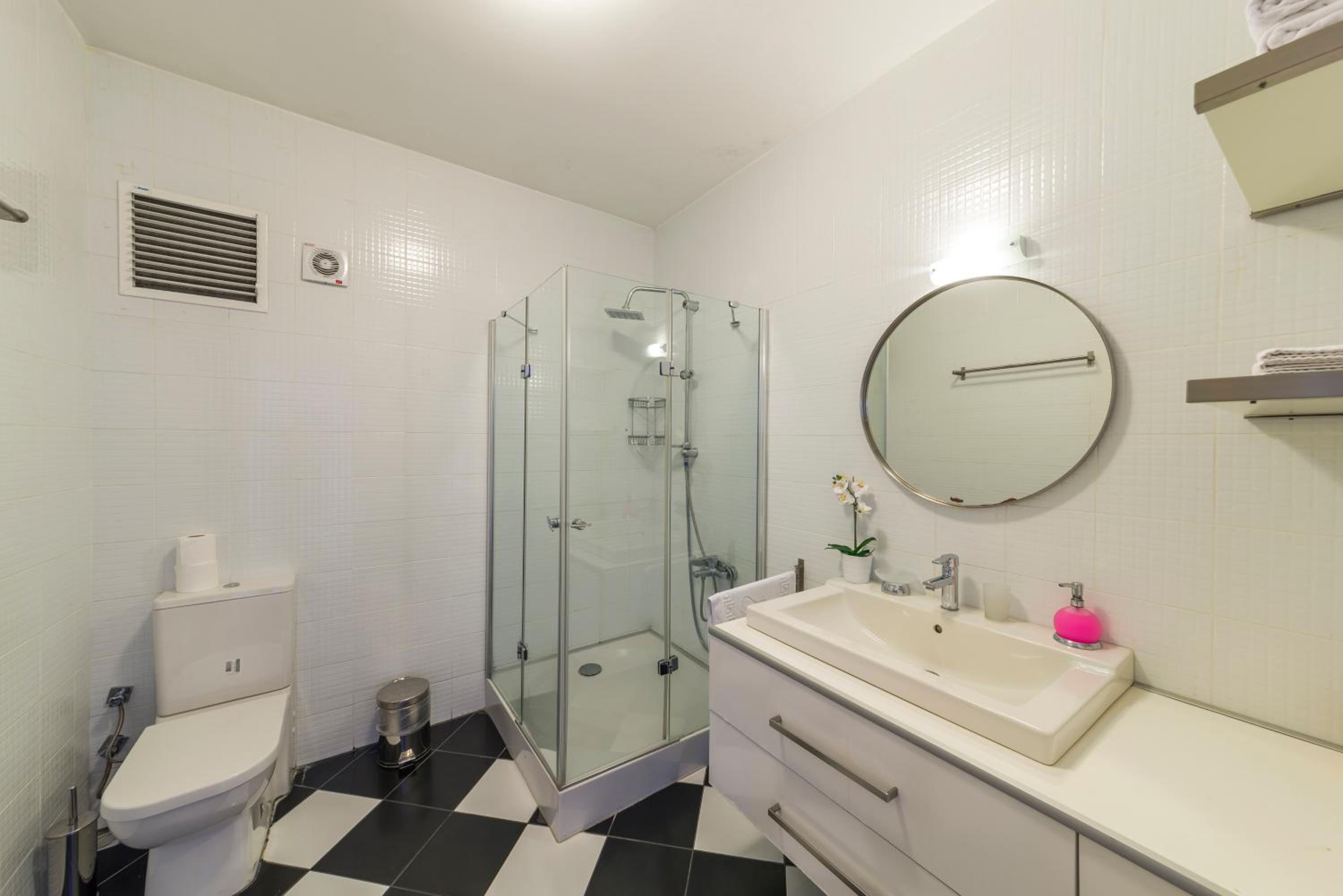 Two-Bedroom Apartment with Balcony photo 3
