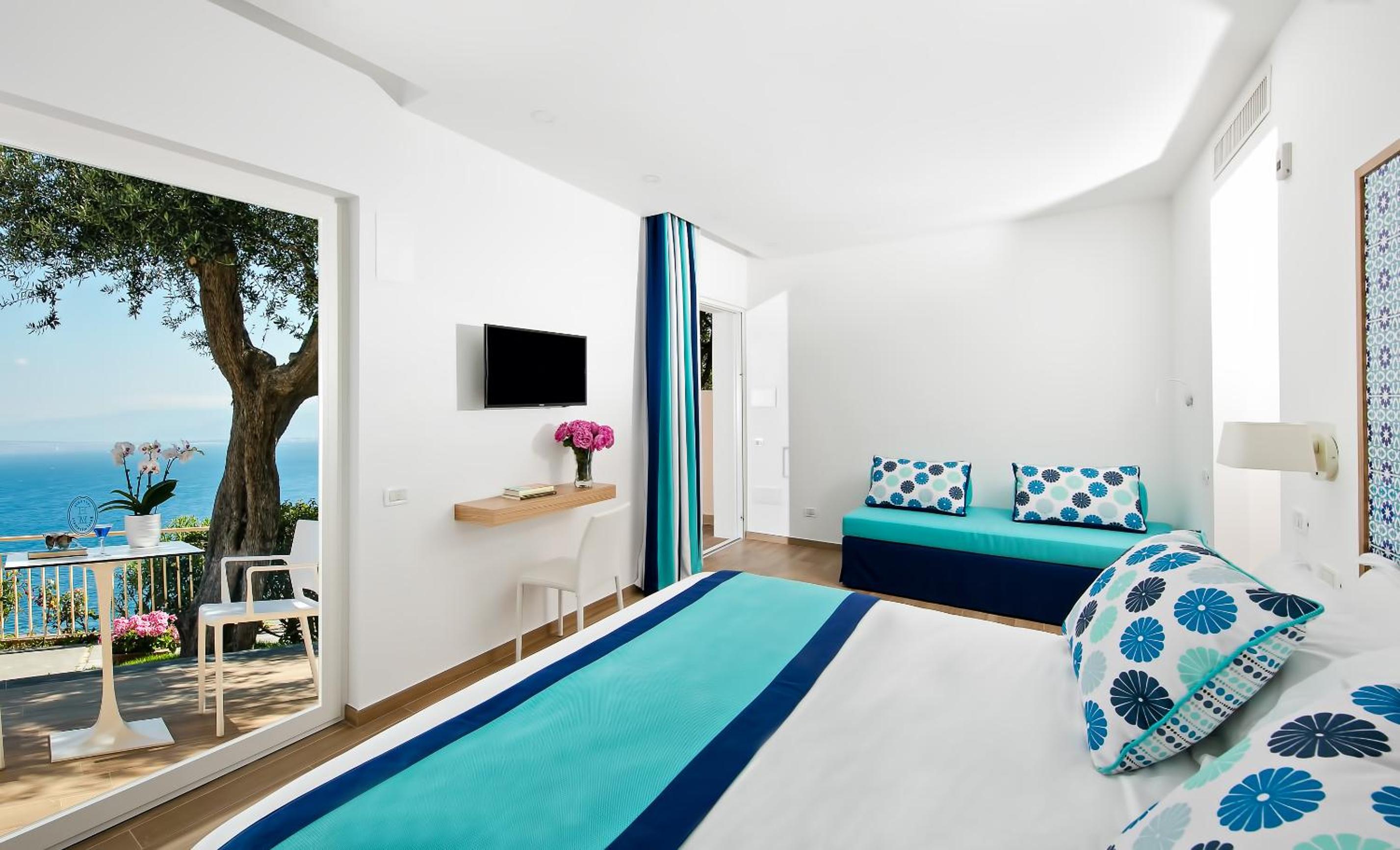 Deluxe Triple Room with Sea View - Photo 3