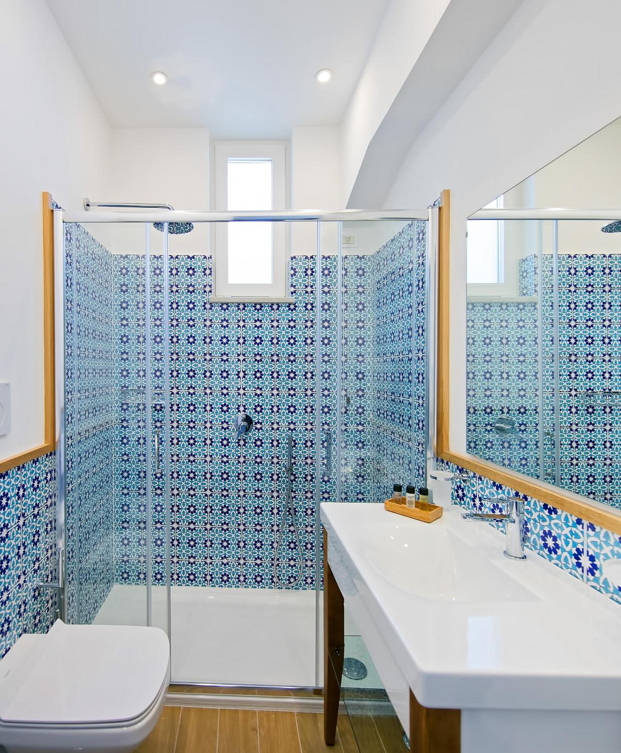 Deluxe Triple Room with Sea View - Photo 4