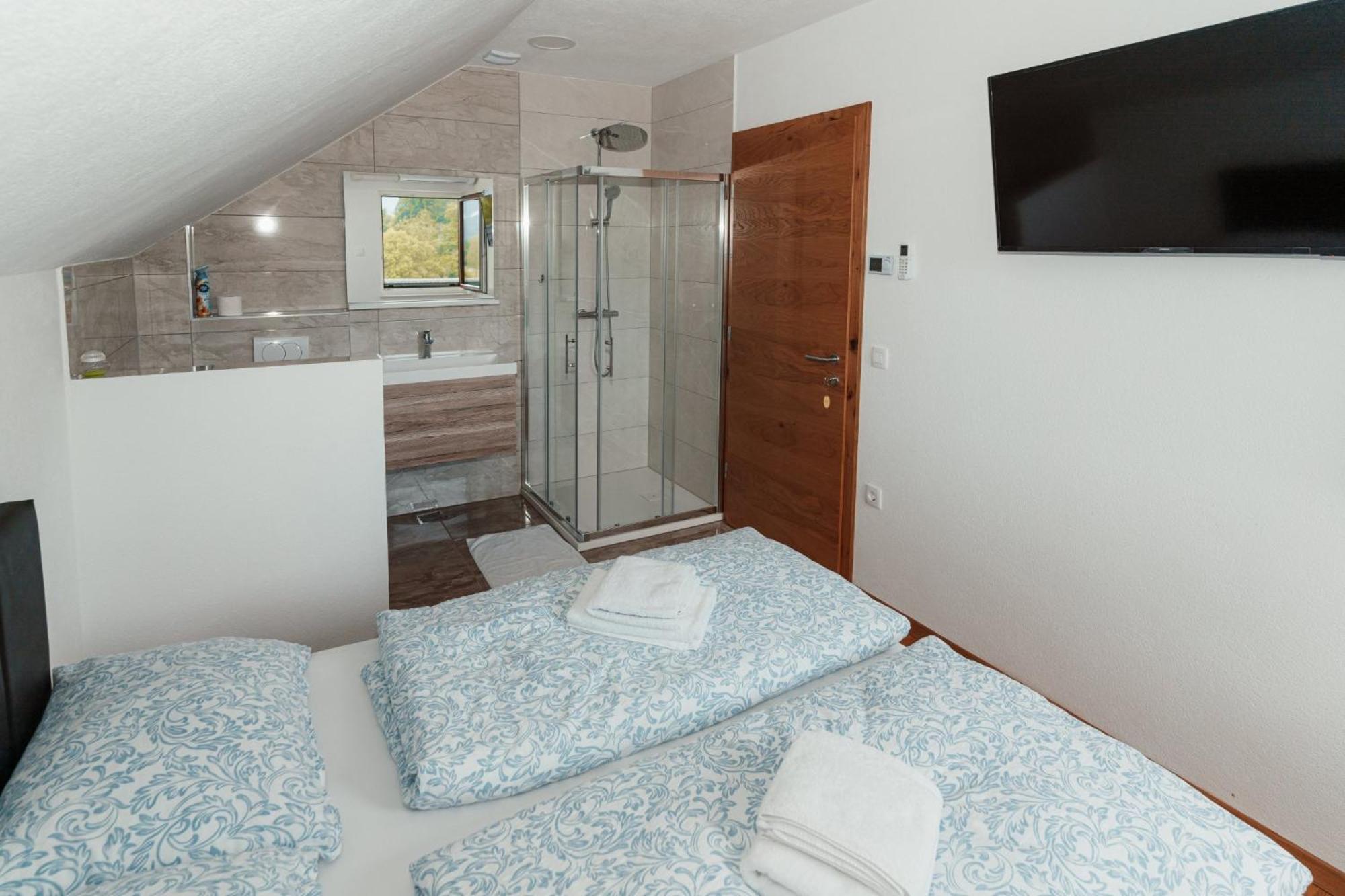 Economy Double Room photo 2