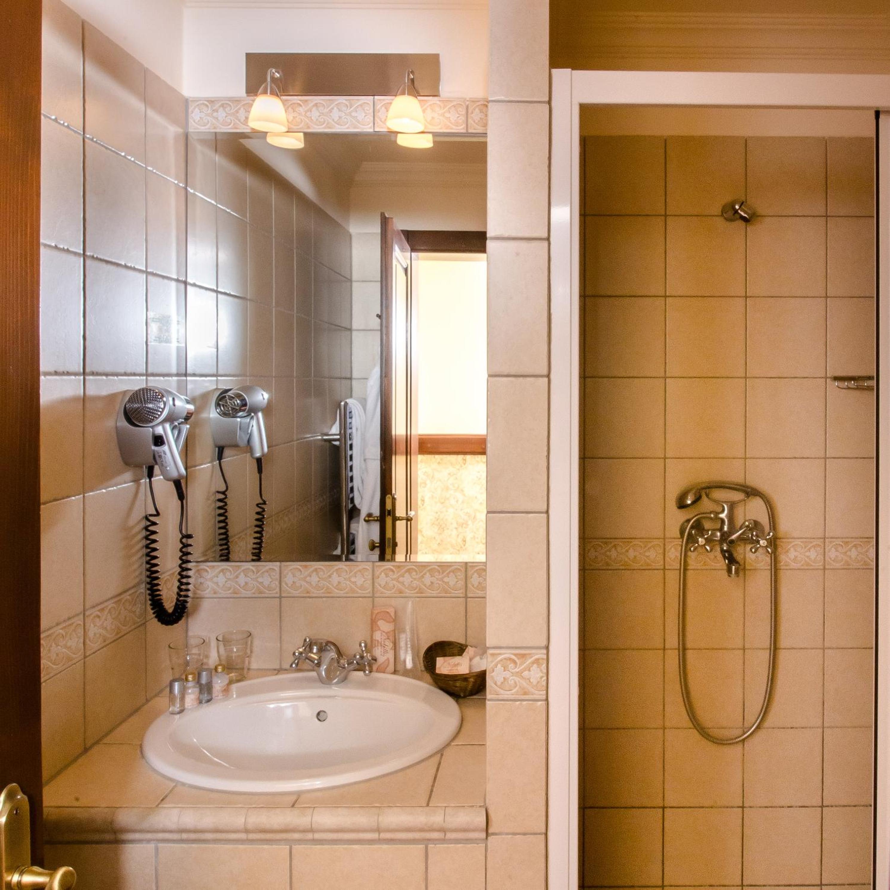 Double or Twin Room photo 2