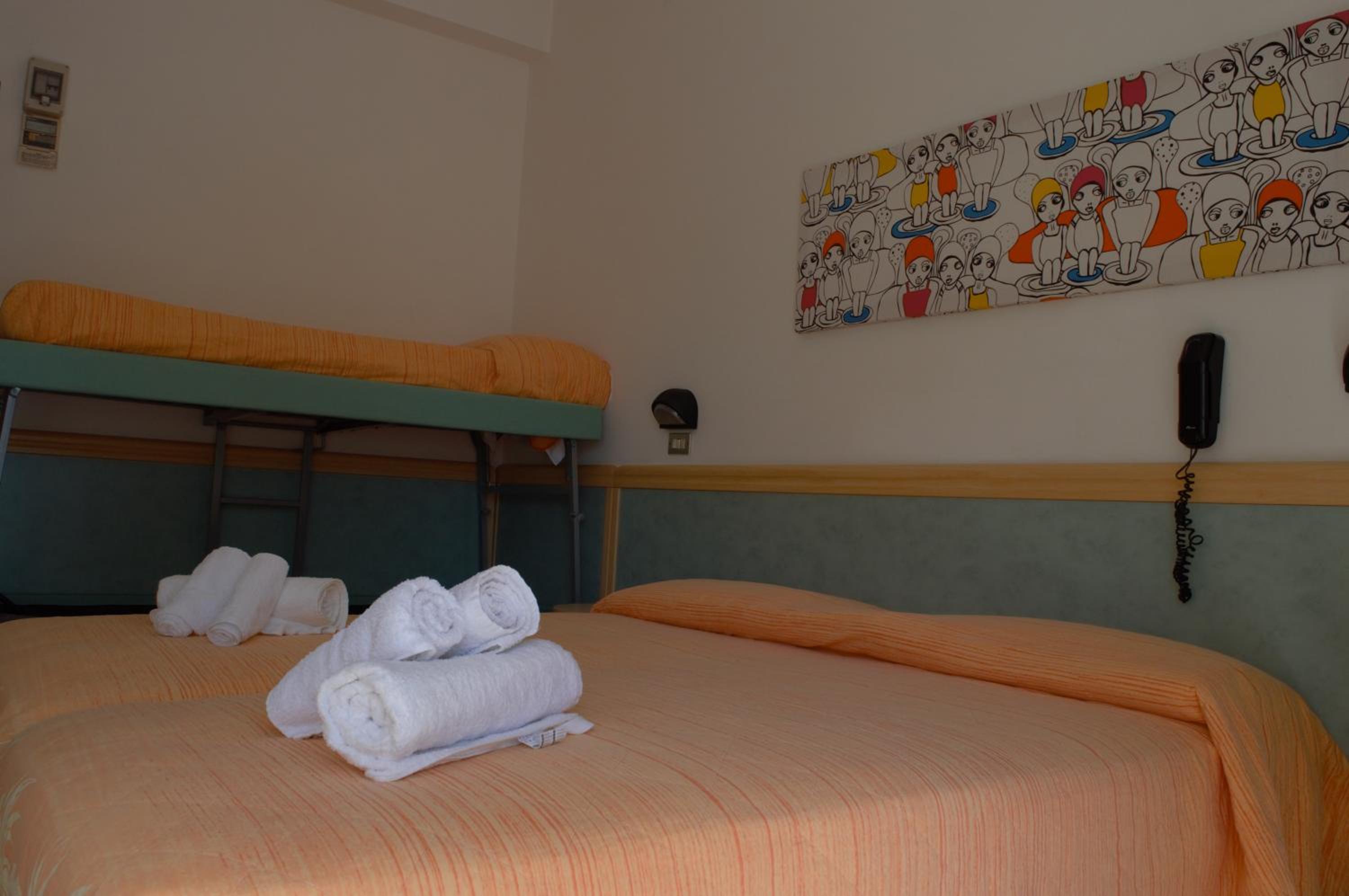 Economy Quadruple Room photo 3
