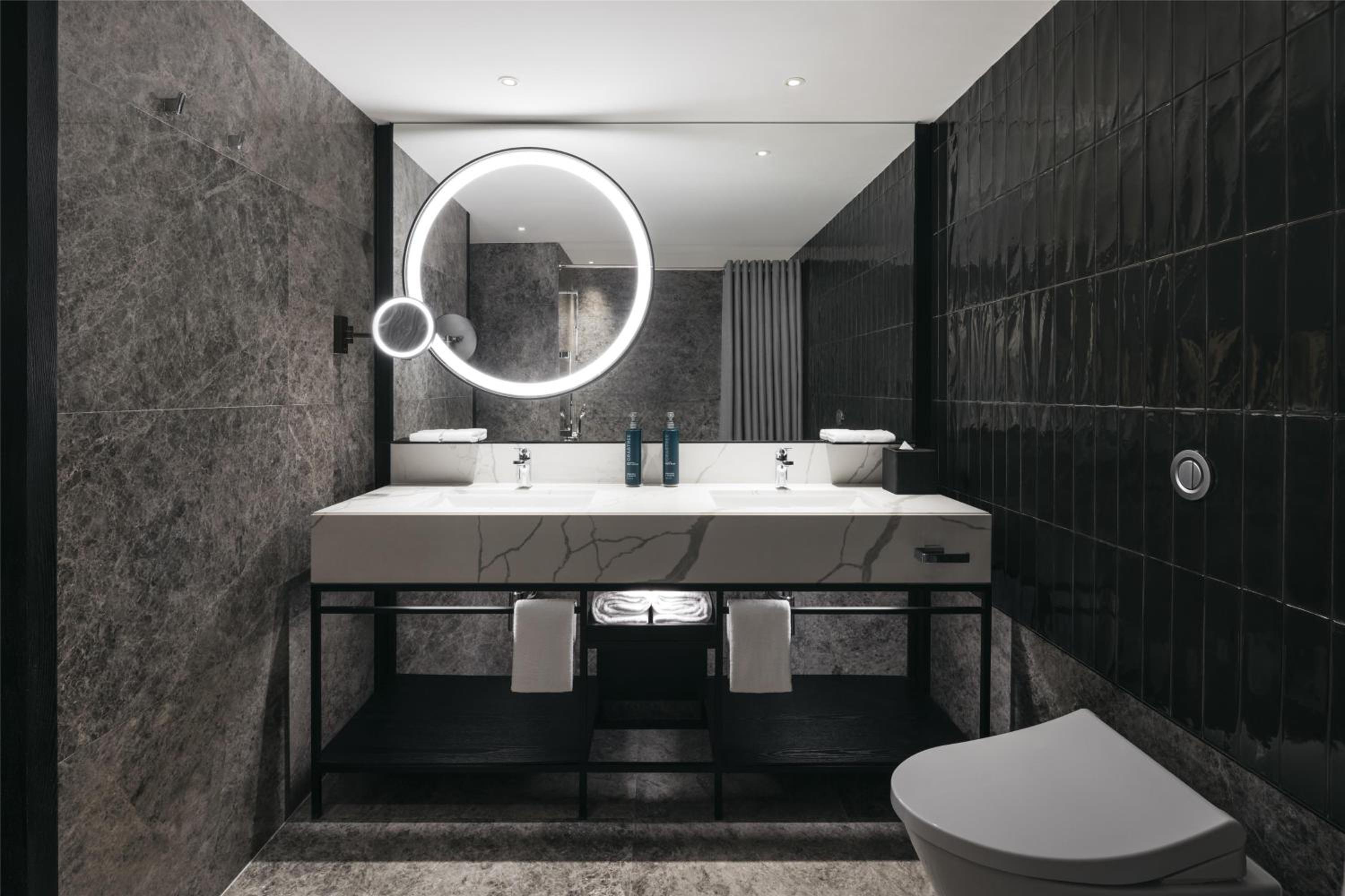 Twin Room with Marina Bay View