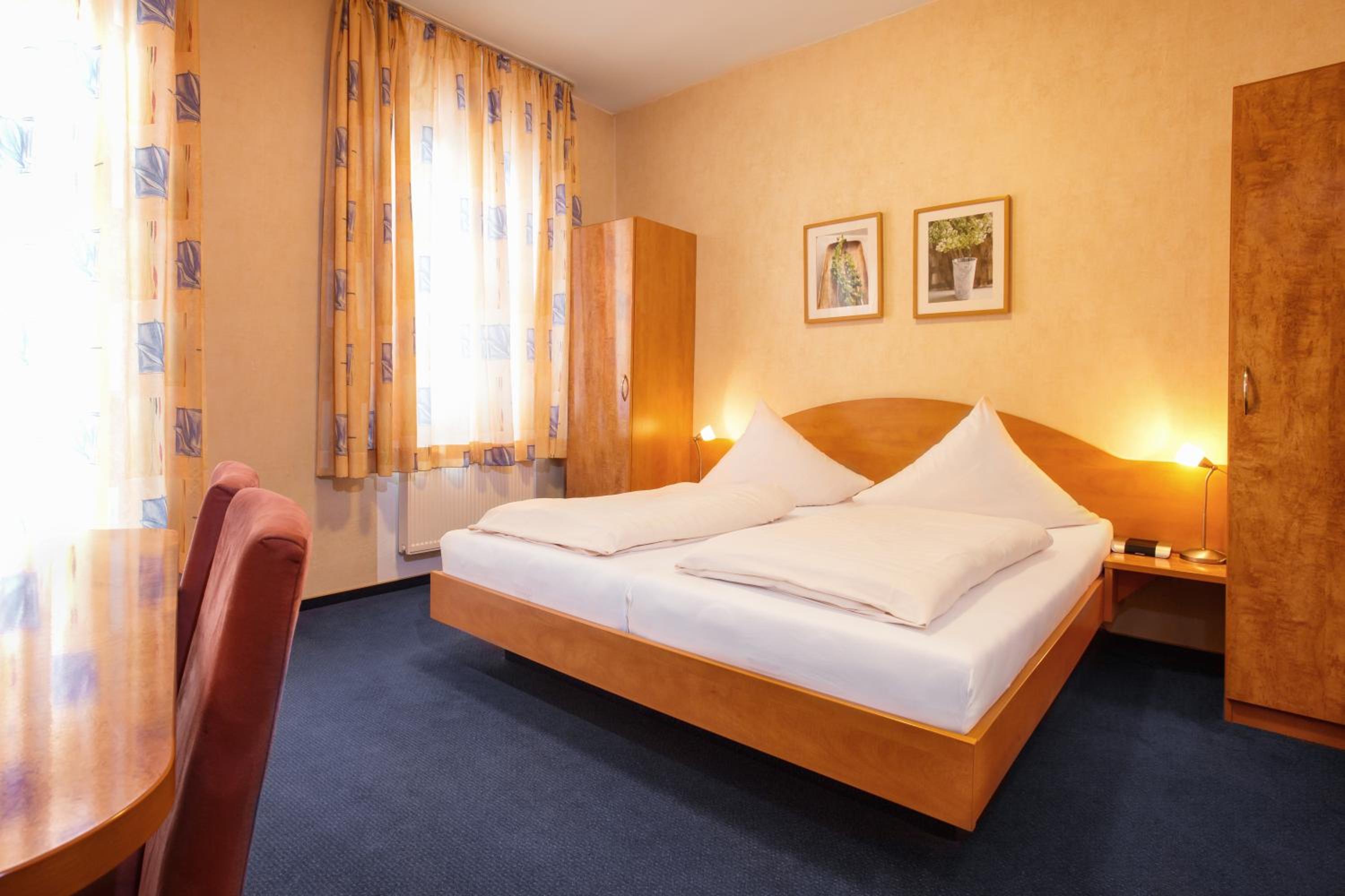Double Room - Photo 6