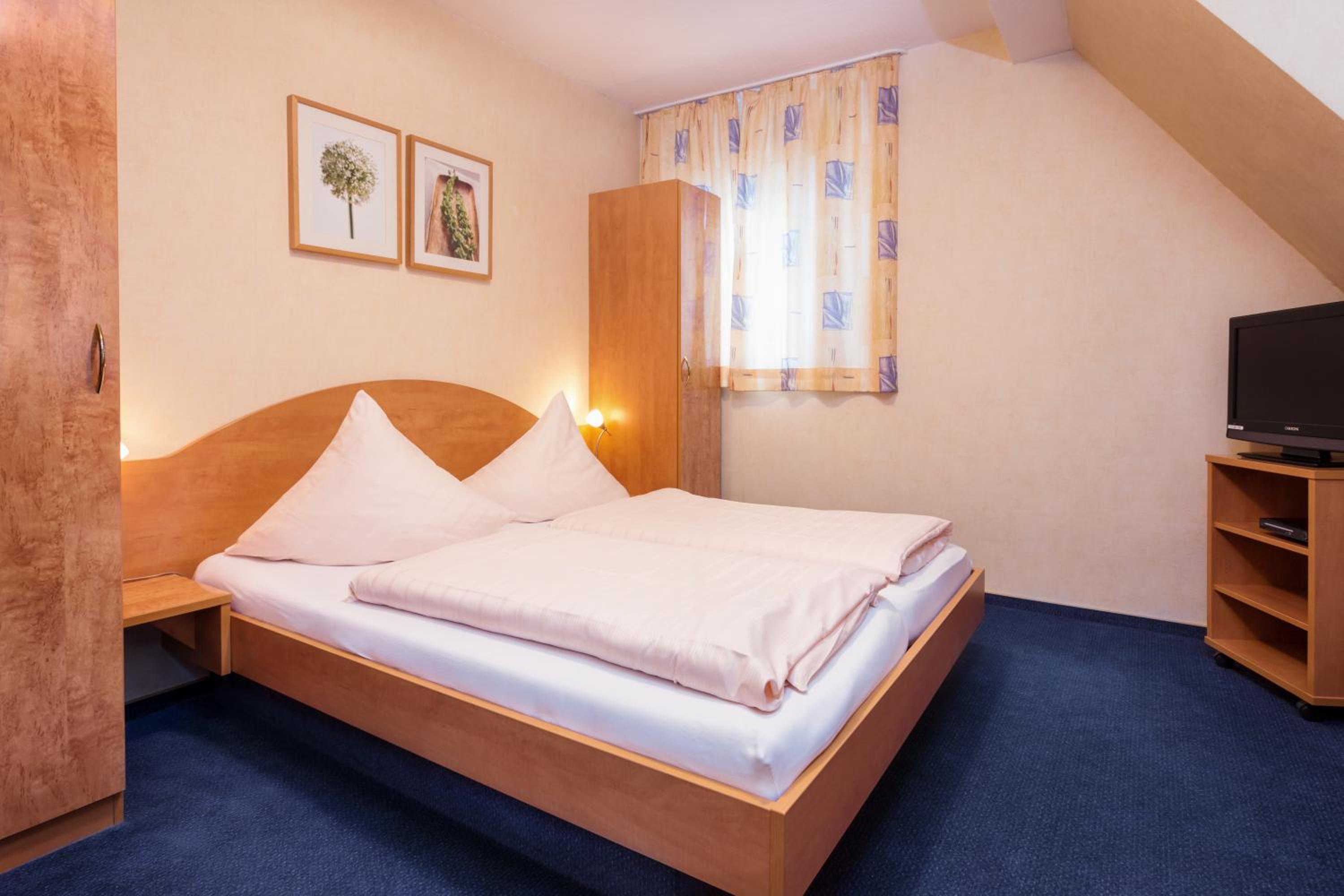 Double Room - Photo 13