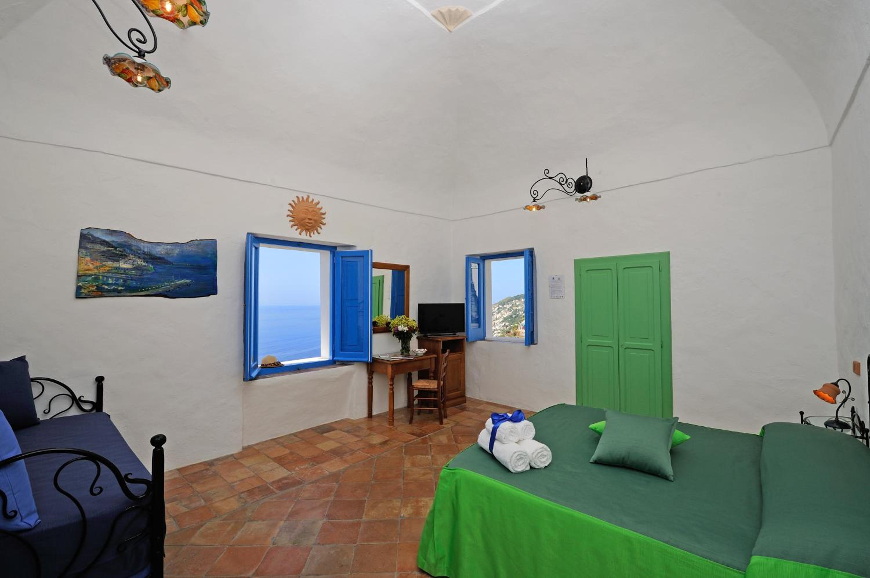 Family Room with Balcony and Sea View photo 1