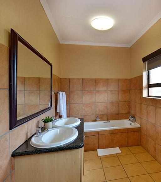 Three-Bedroom Chalet photo 2