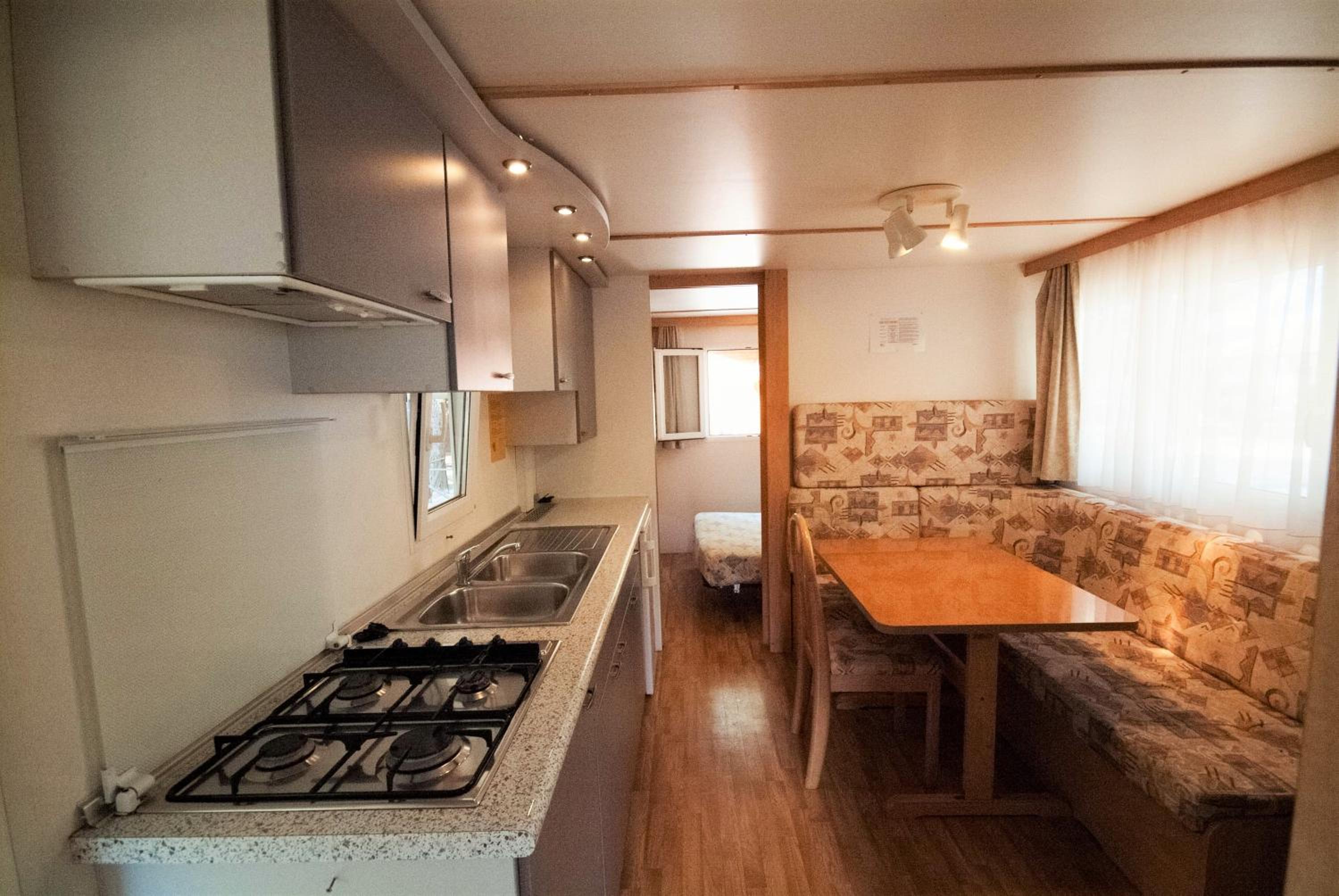 Mobile Home with Kitchen - Photo 4