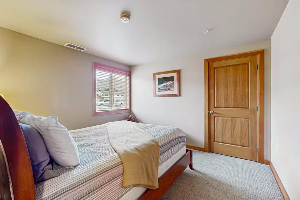 Two-Bedroom Apartment with Terrace photo 2