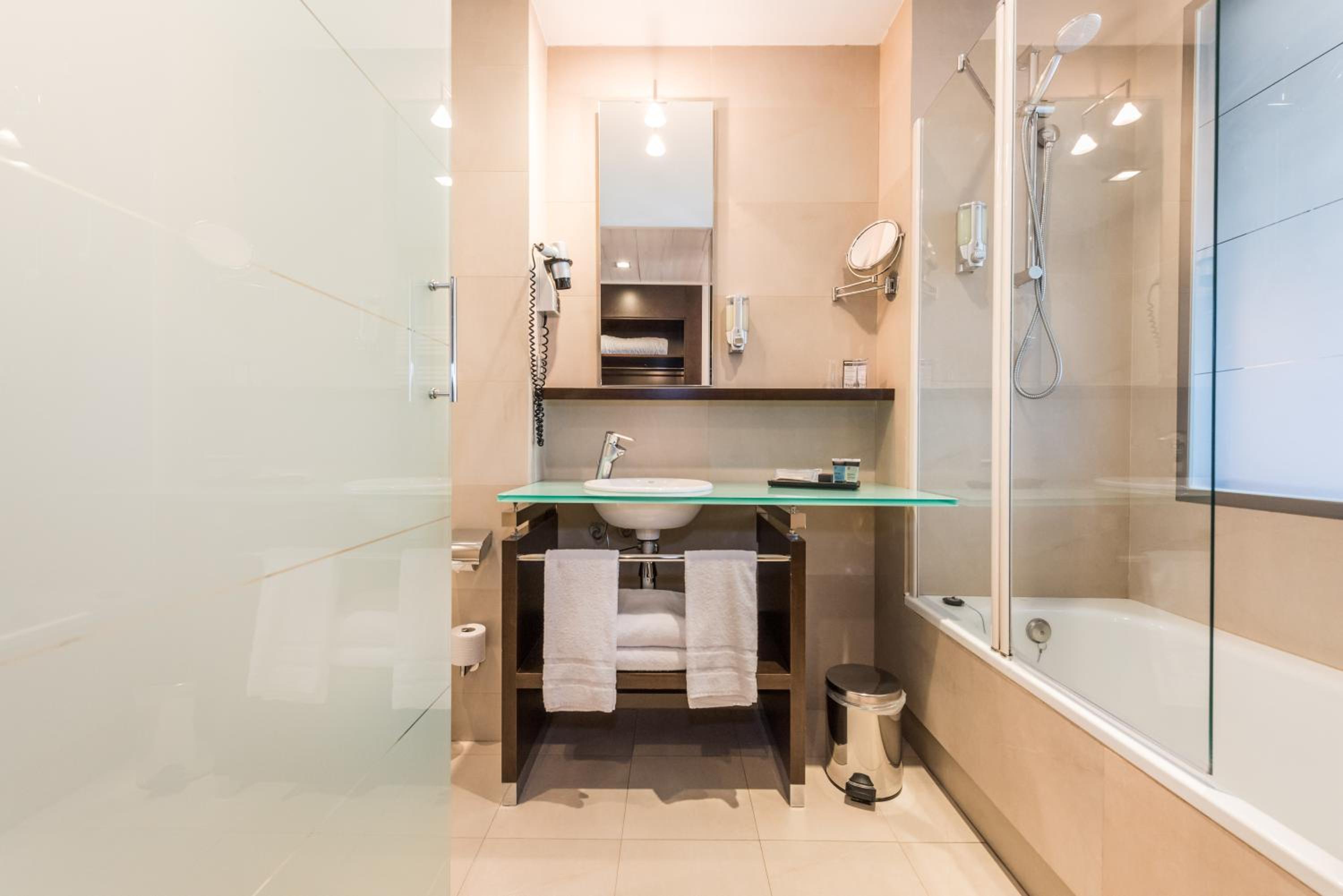 Double Room - Photo 12