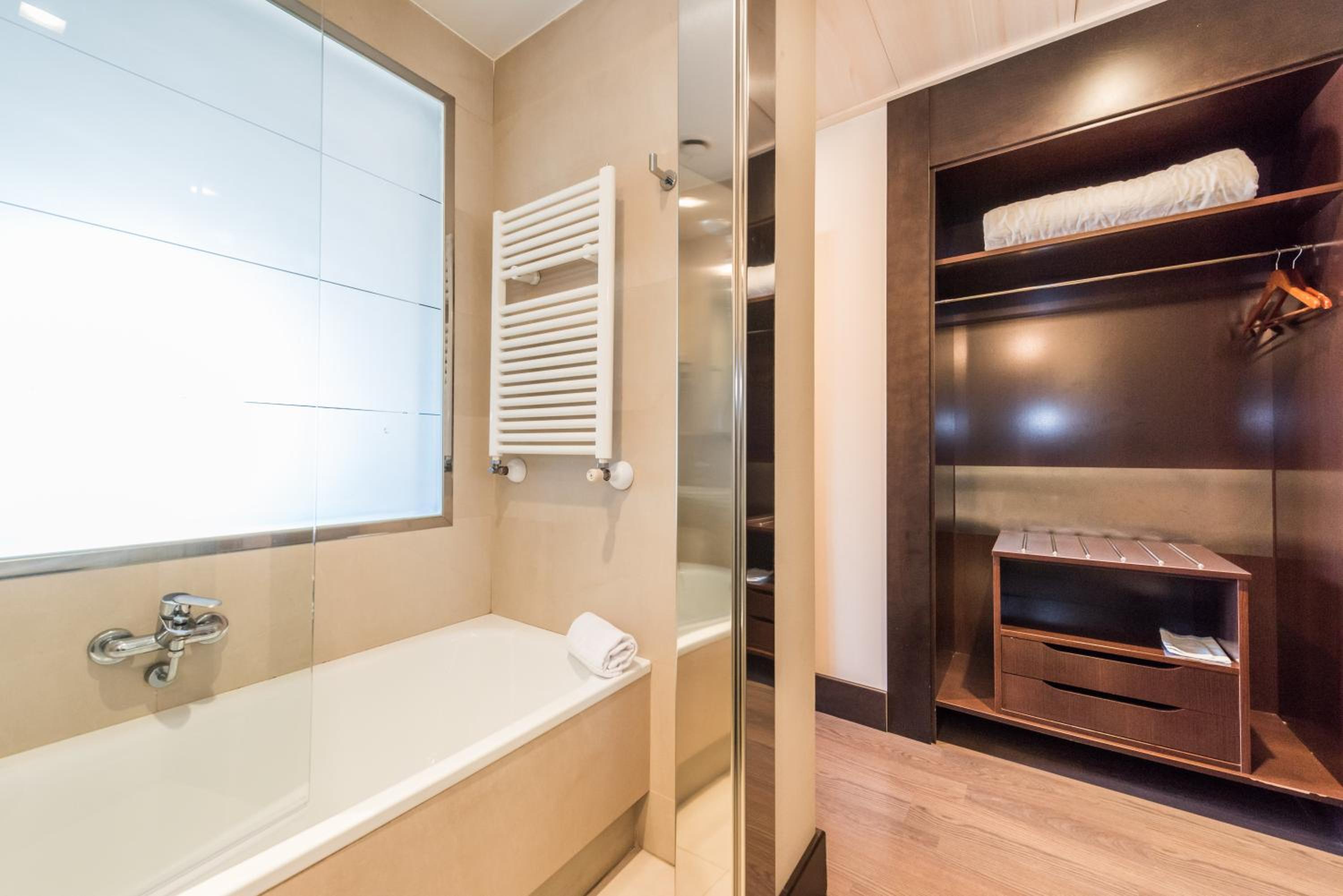 Double Room - Photo 9