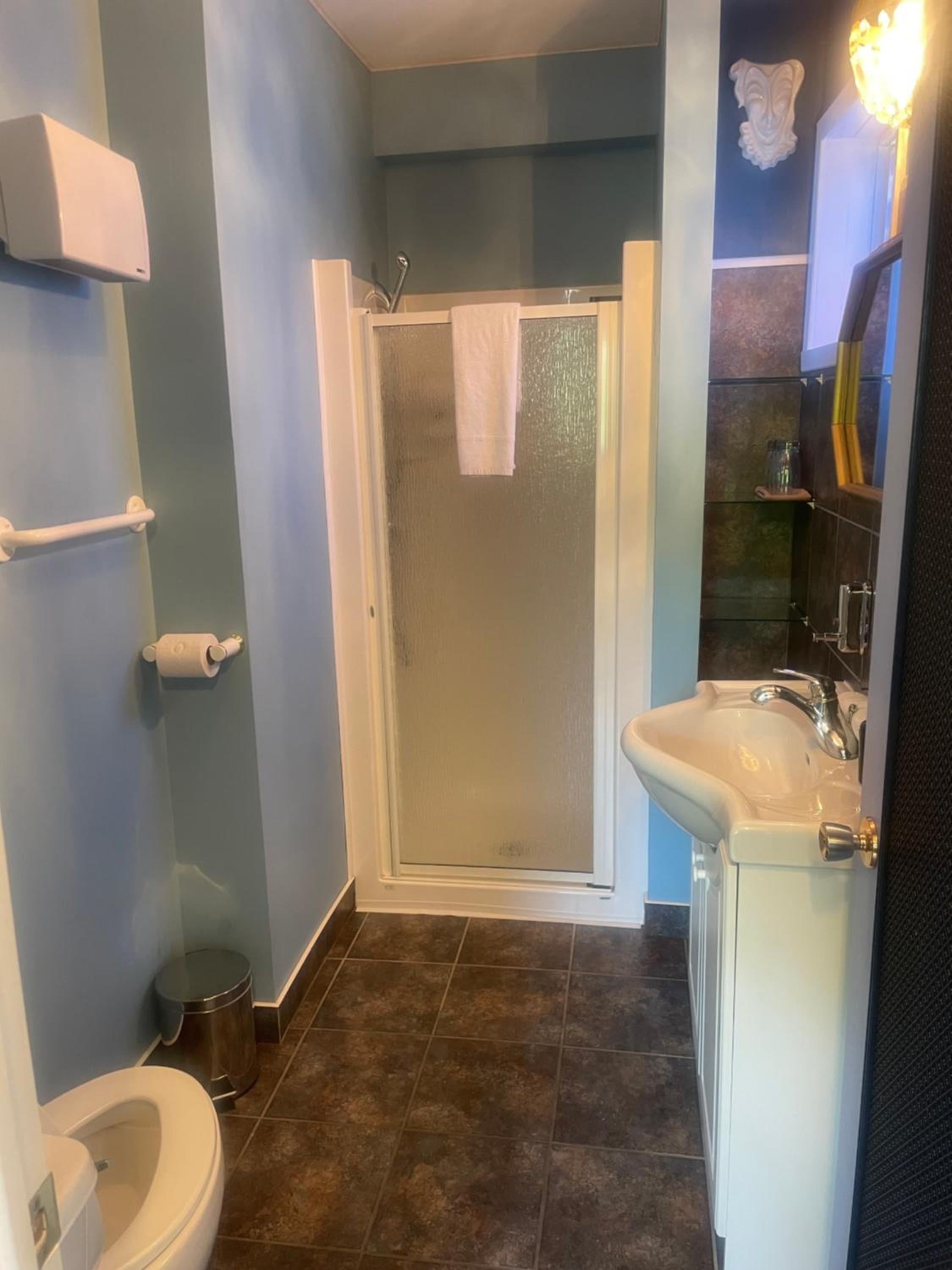 Family Room with Private Bathroom photo 1