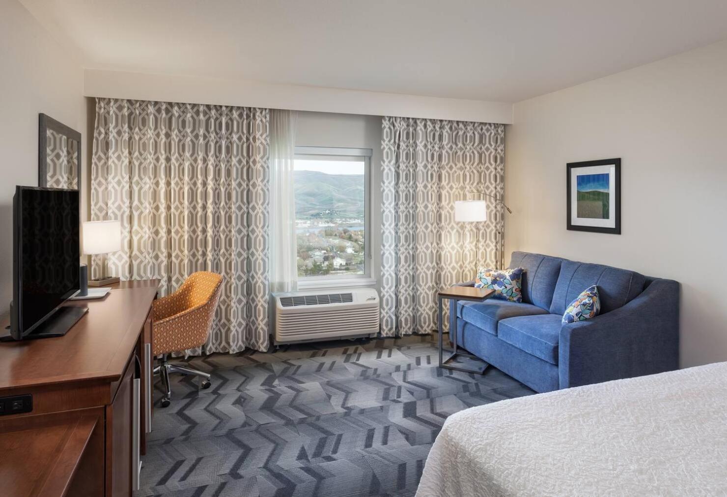 King Room with Sofa Bed - Non-Smoking