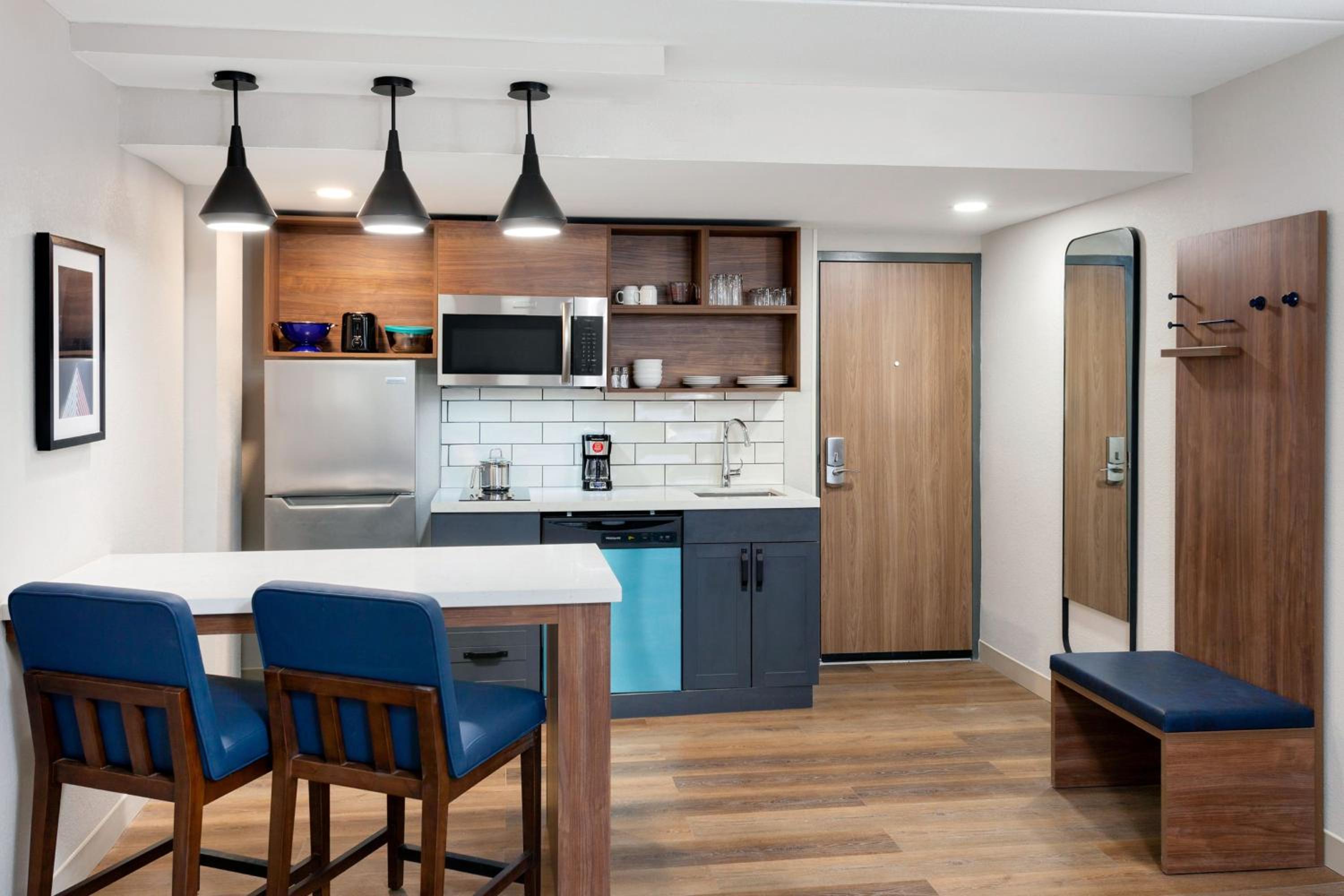 One-Bedroom King Suite - Photo 2