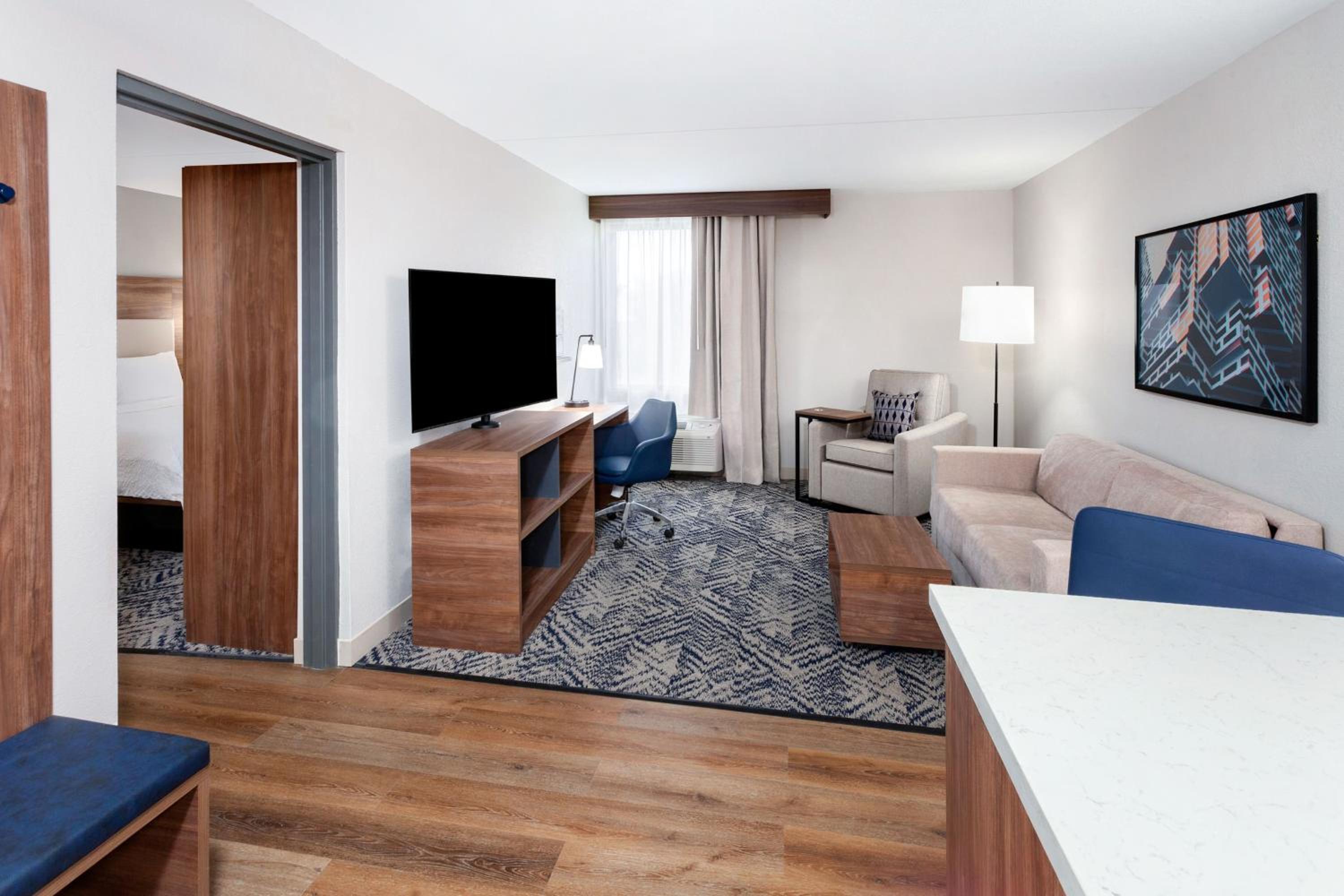 One-Bedroom King Suite - Photo 5