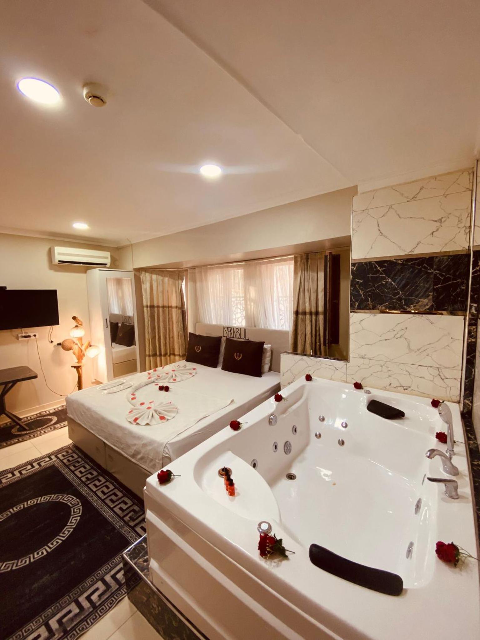 Deluxe Double Room with Bath photo 1