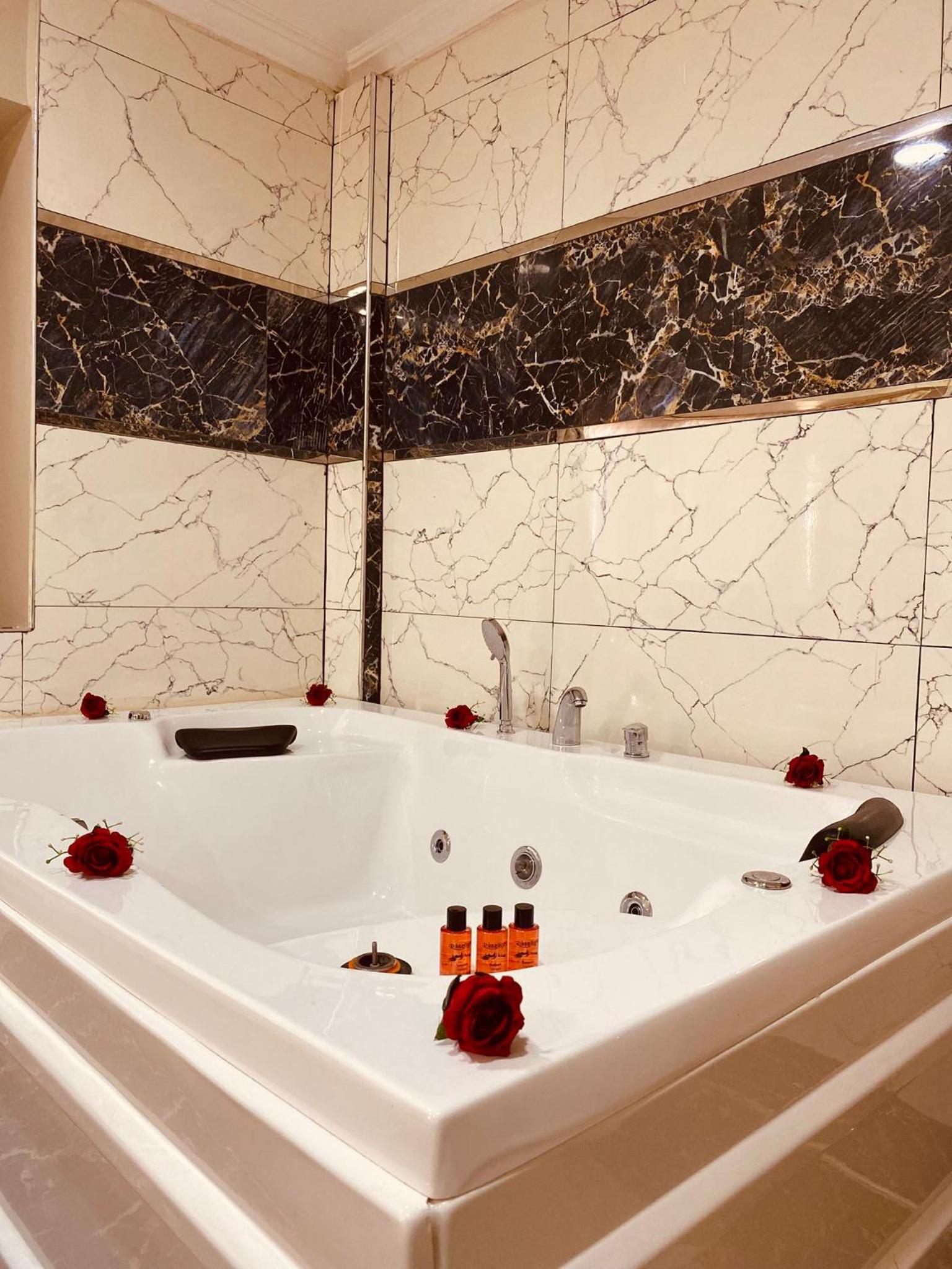 Deluxe Double Room with Bath photo 3