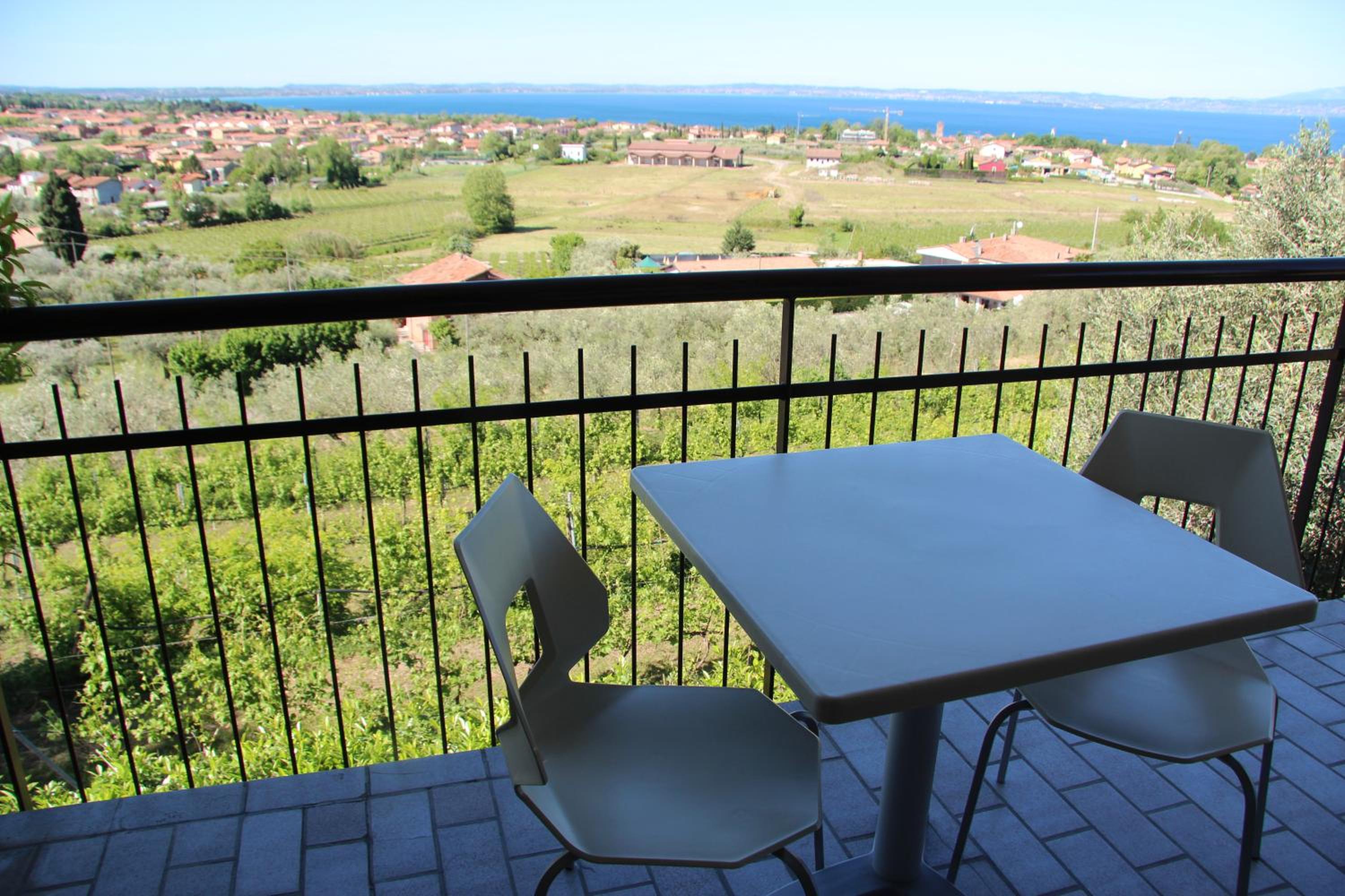 Family Room with Lake View - Annex