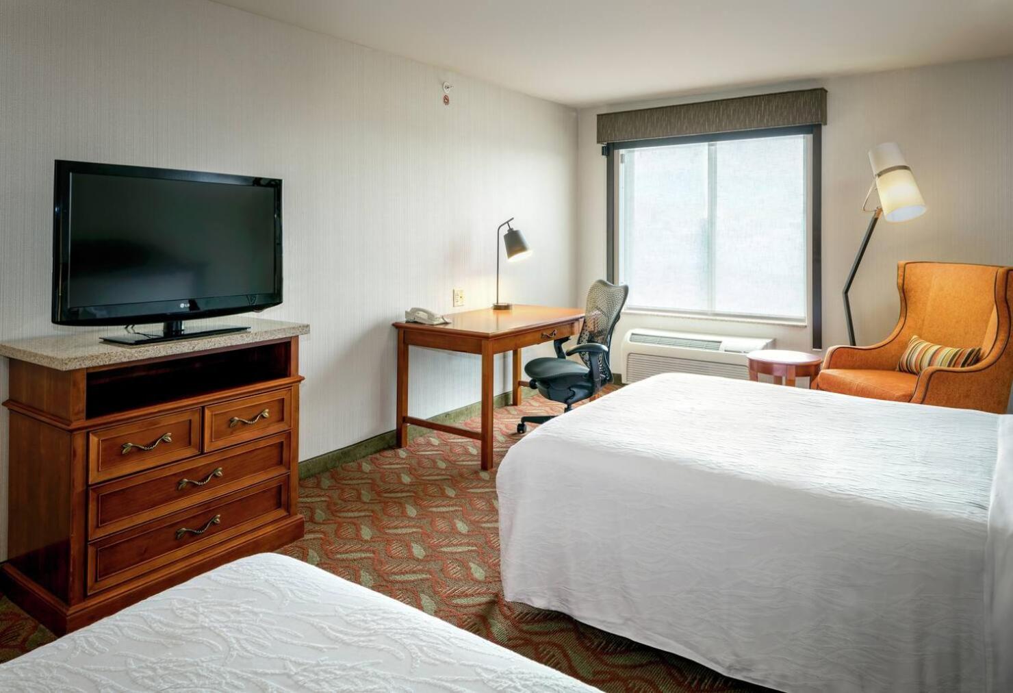 Queen Room with Two Queen Beds - Hearing Access - Photo 4