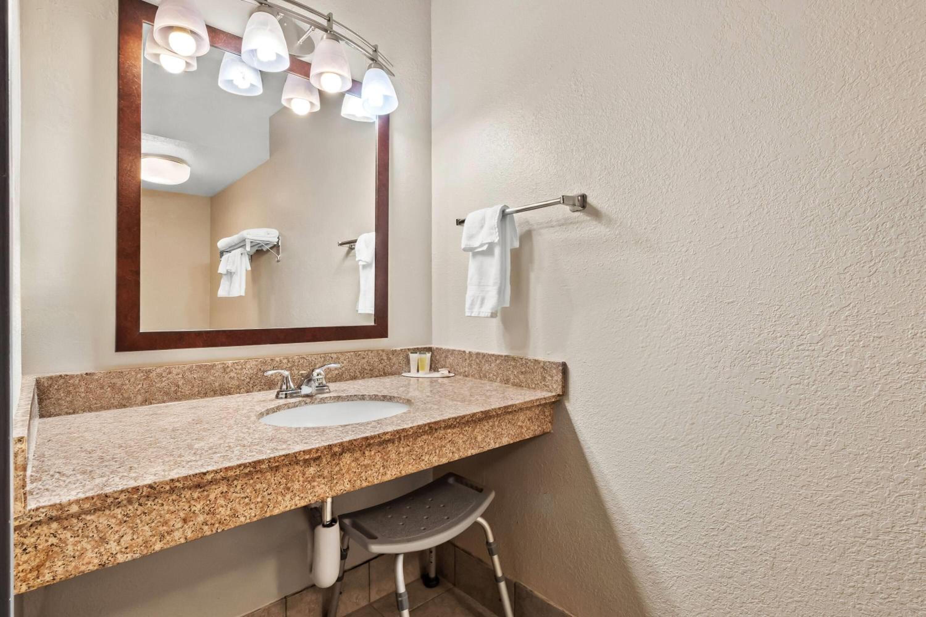 Queen Room with Two Queen Beds - Mobility Access/Non-Smoking