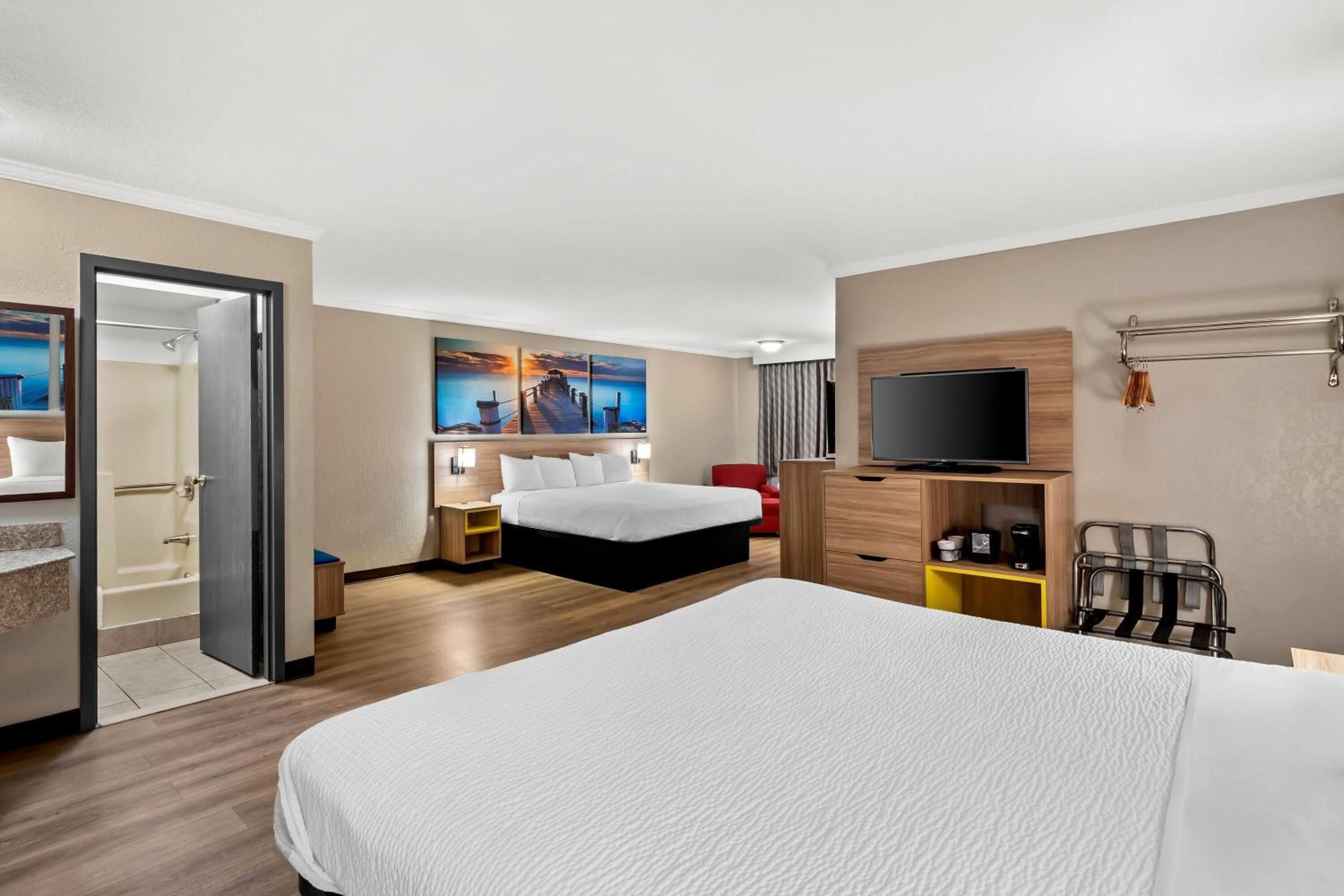 Studio Suite with Two King Beds - Non-Smoking