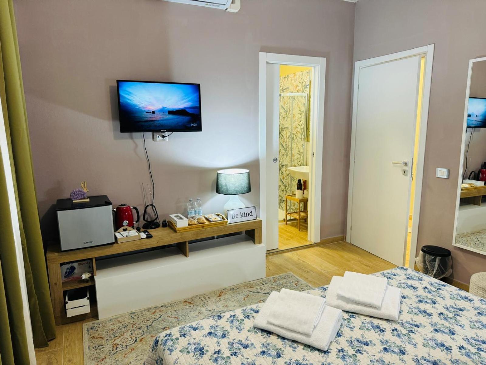 Double Room with Private Bathroom photo 3