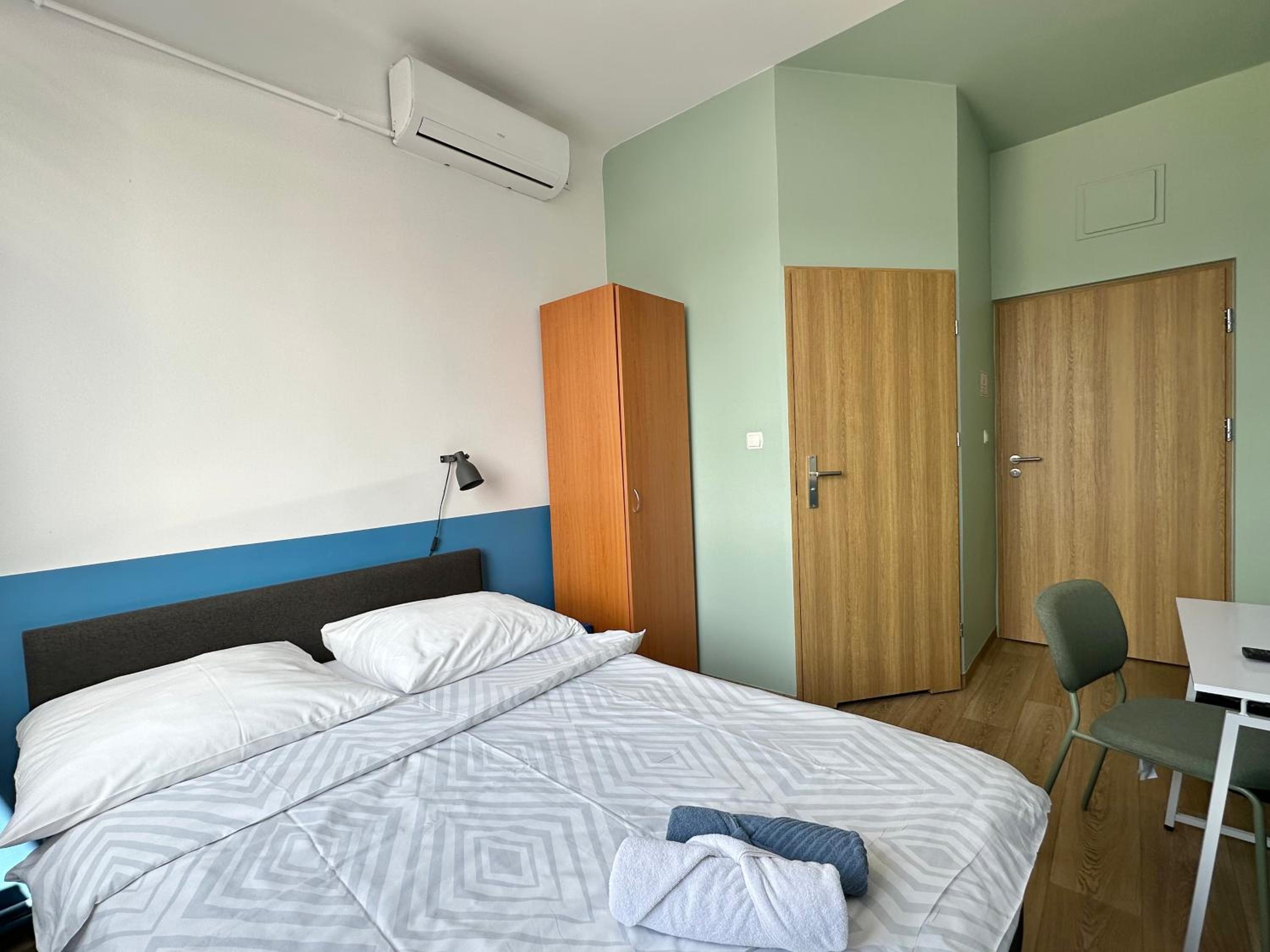 Deluxe King Room - Photo 2