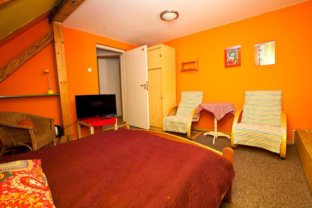 Double Room with Private Bathroom - Photo 2