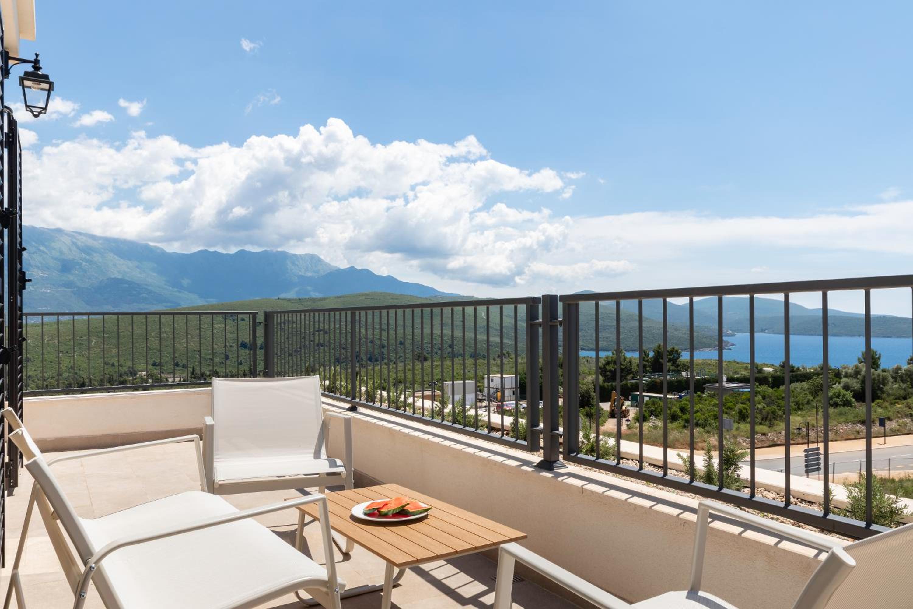 Two-Bedroom Apartment with Terrace and Sea View photo 2