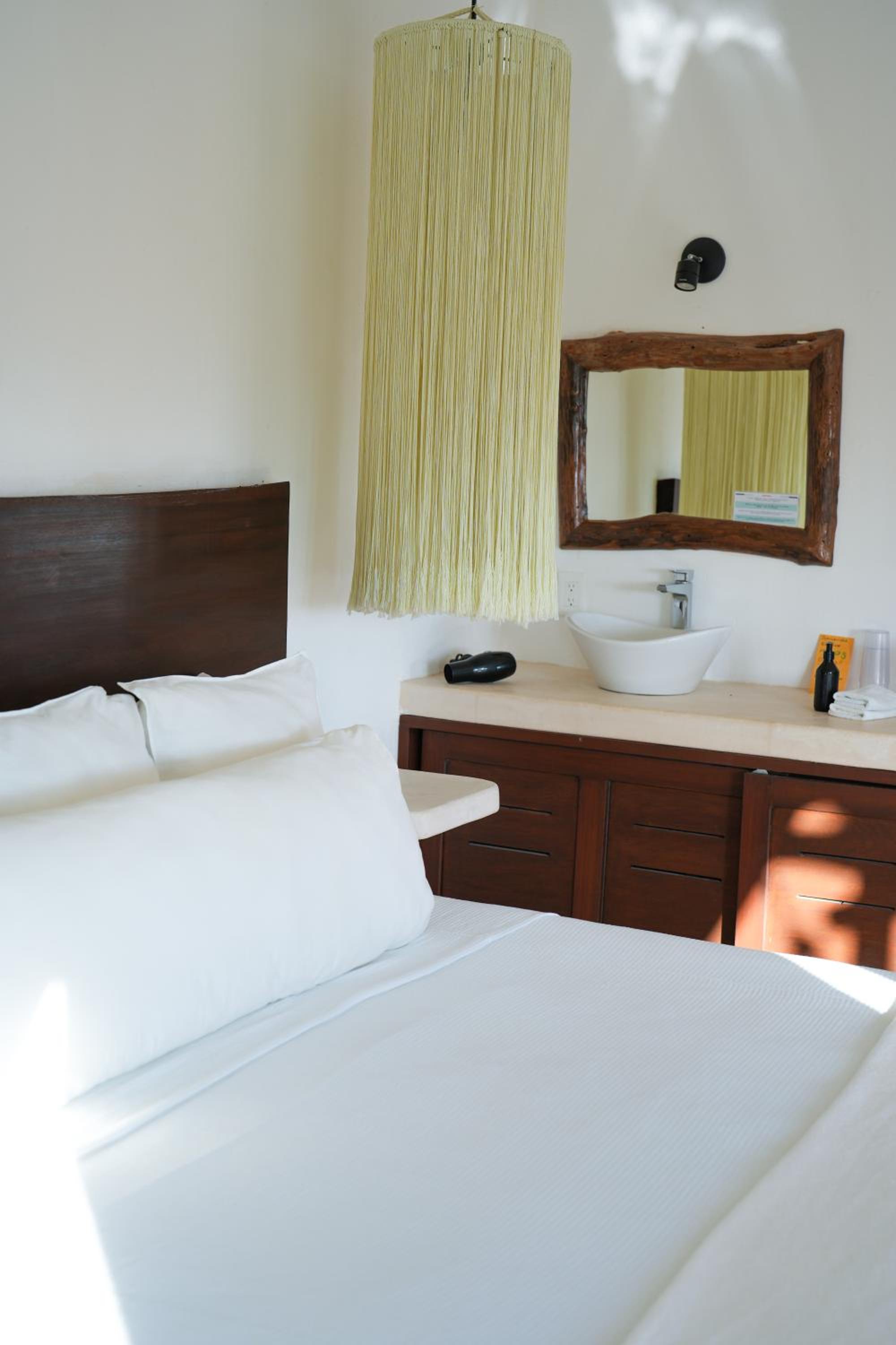 Deluxe Queen Suite