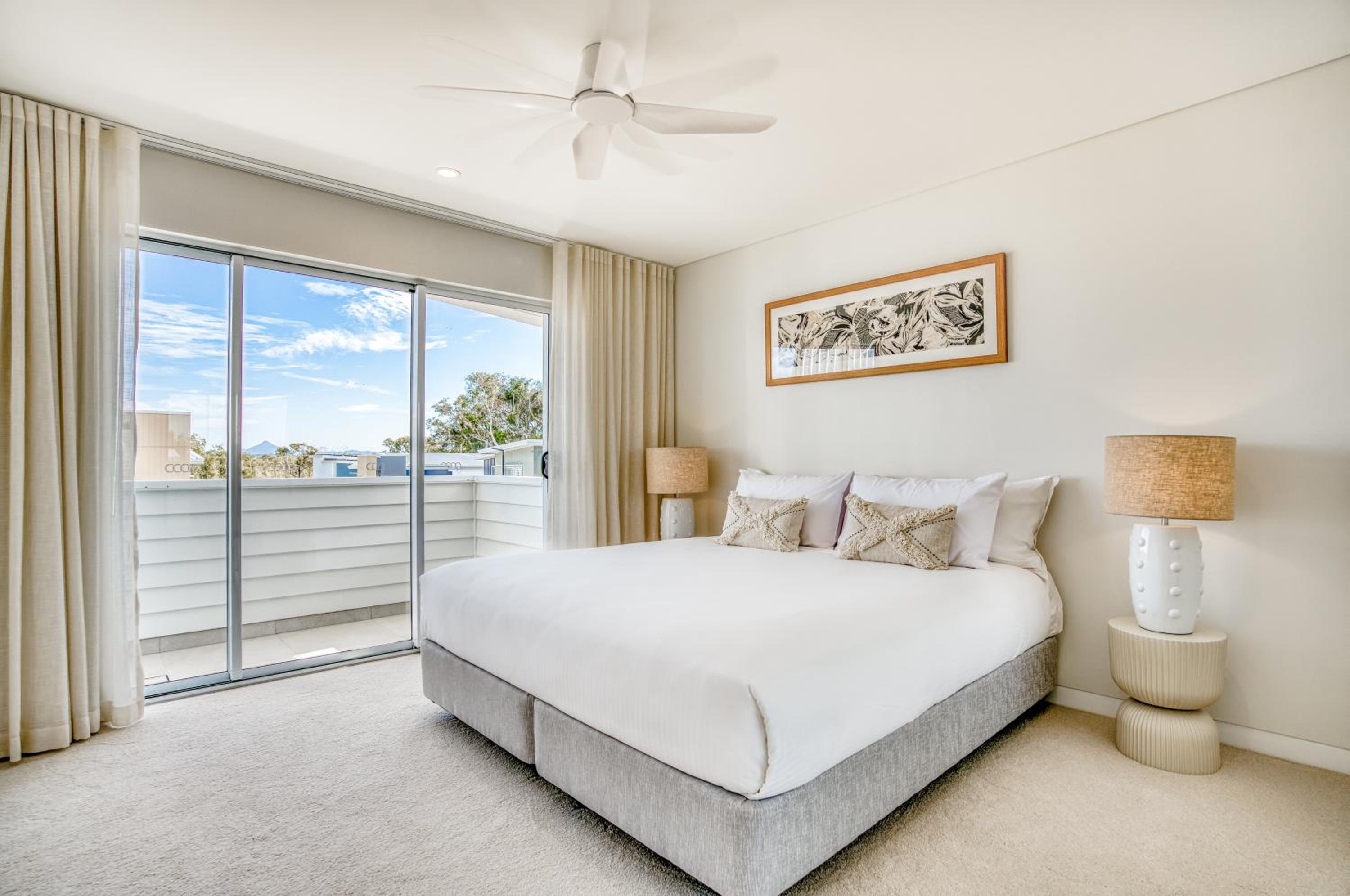 Five Bedroom Saltbush Luxury Holiday Home with Pool photo 3