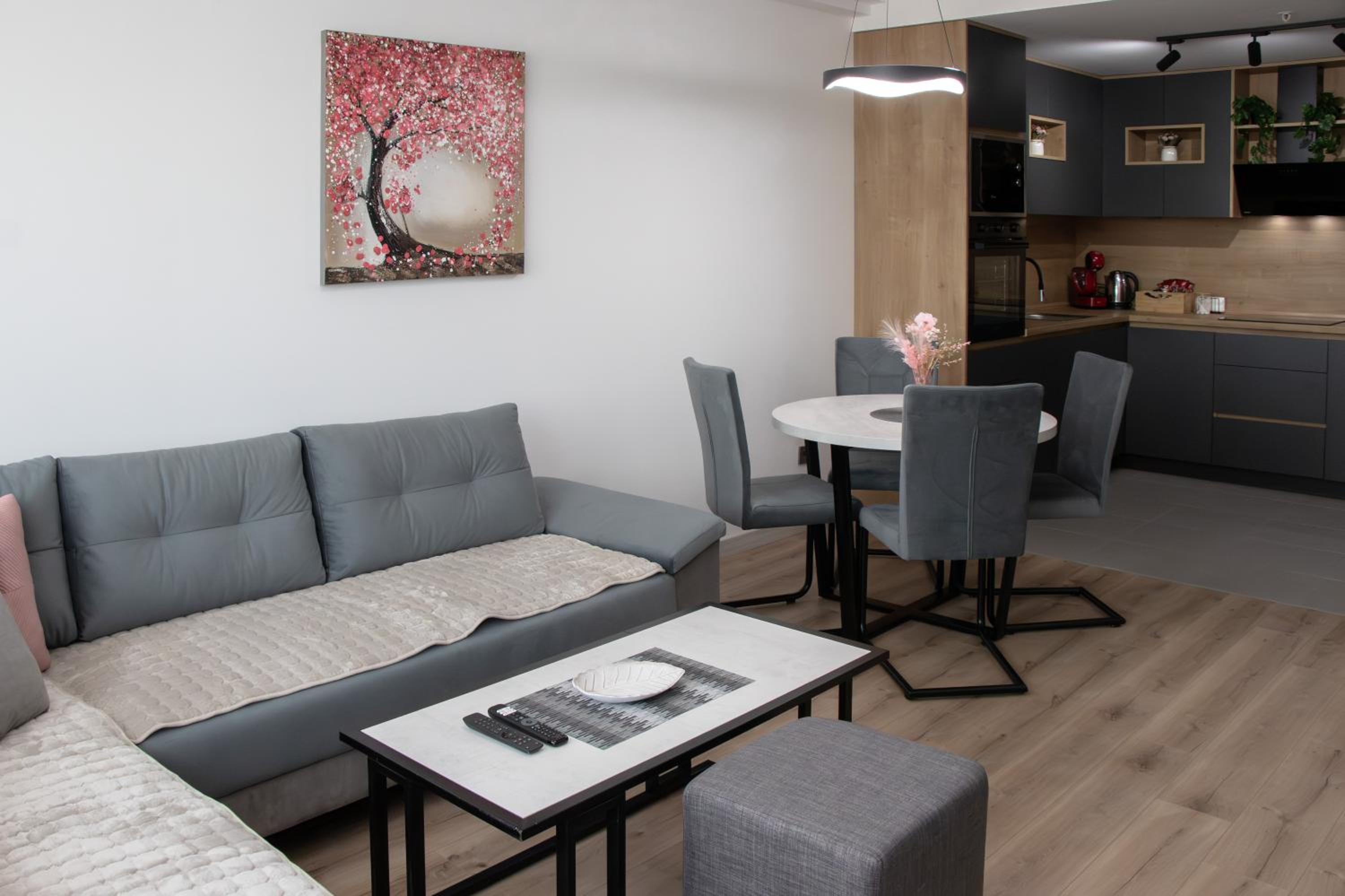 Deluxe Two-Bedroom Apartment with Garden View