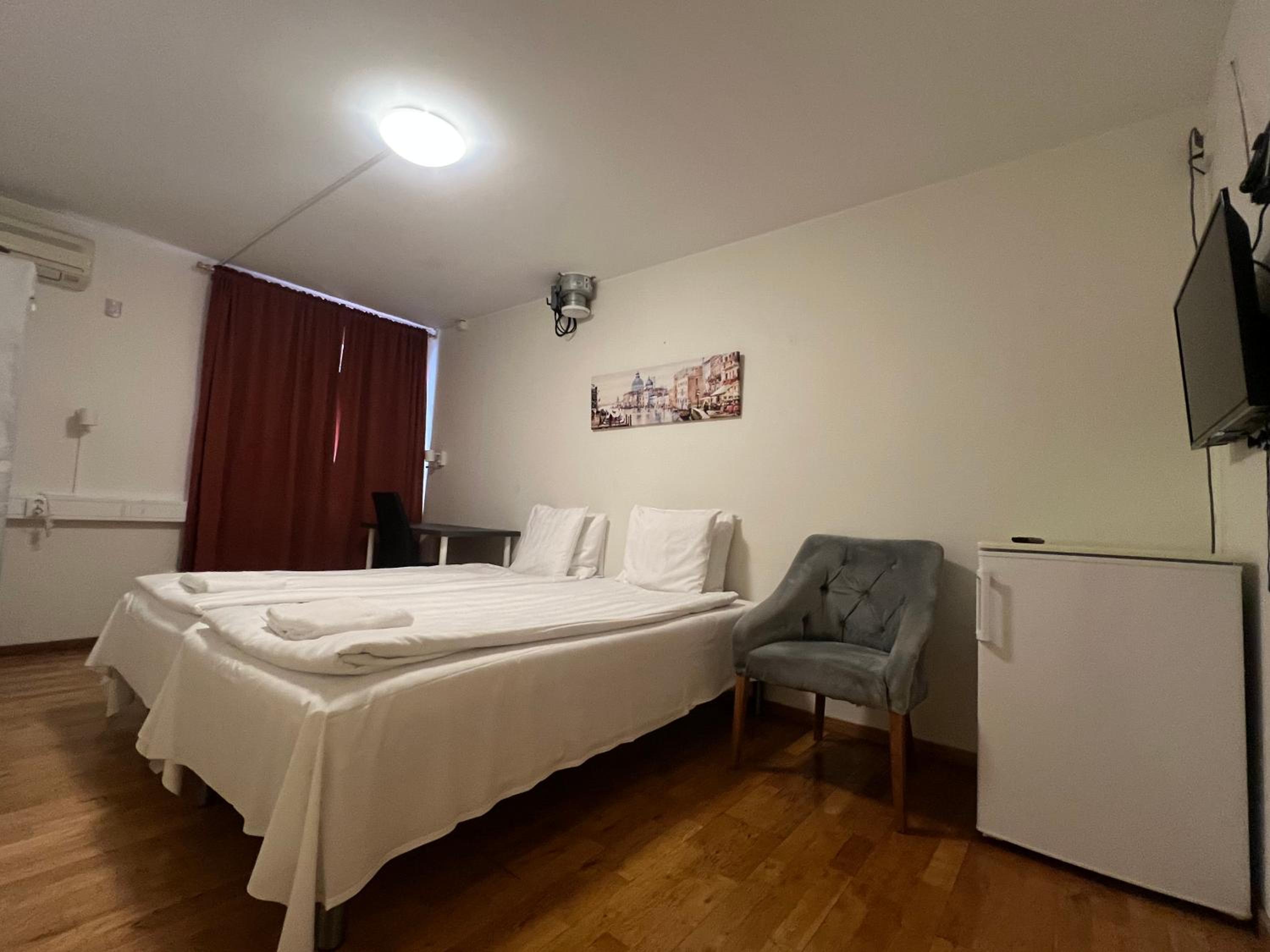 Double Room - Photo 3