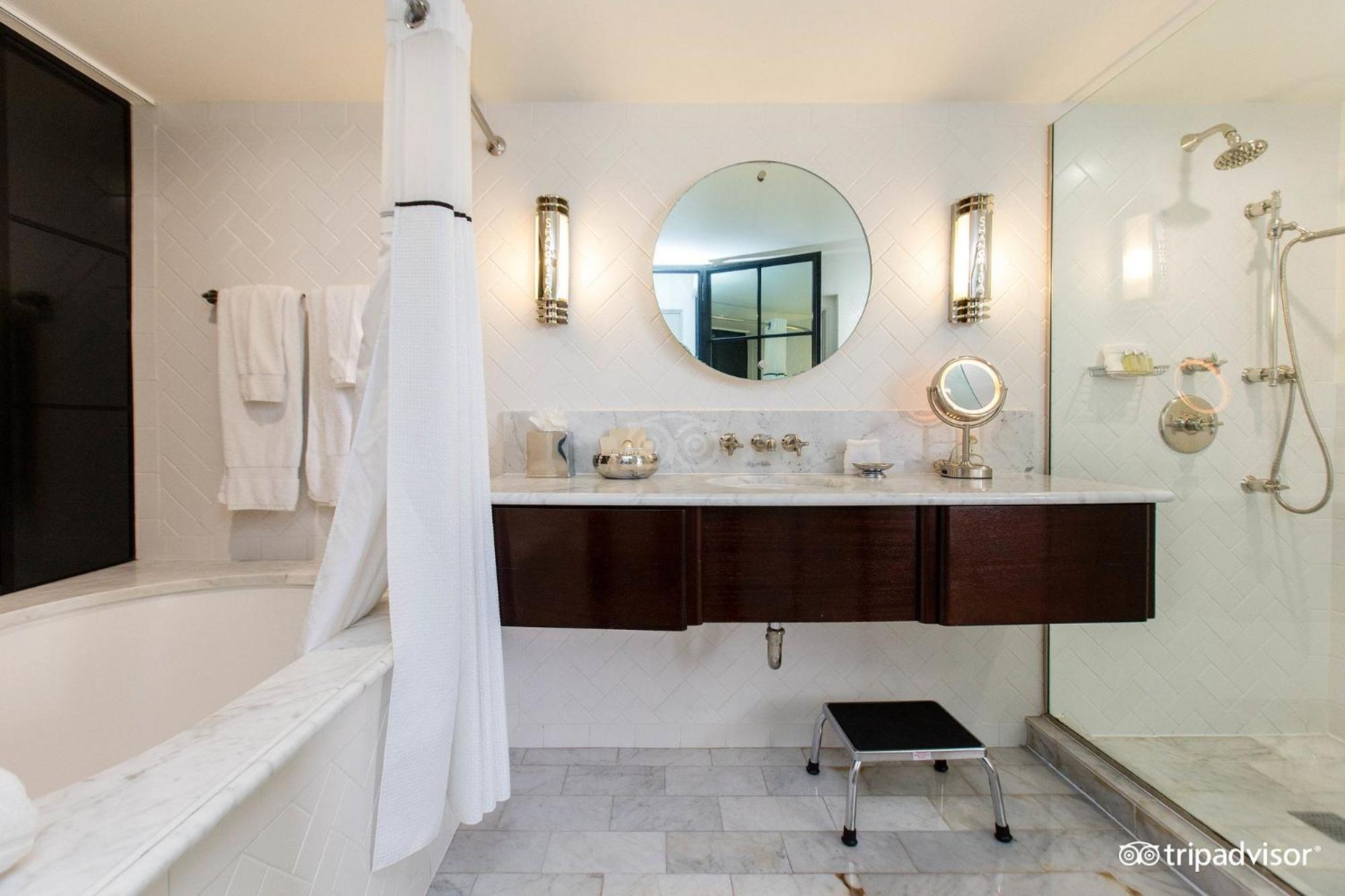 One Bedroom Ocean King Suite  photo 2