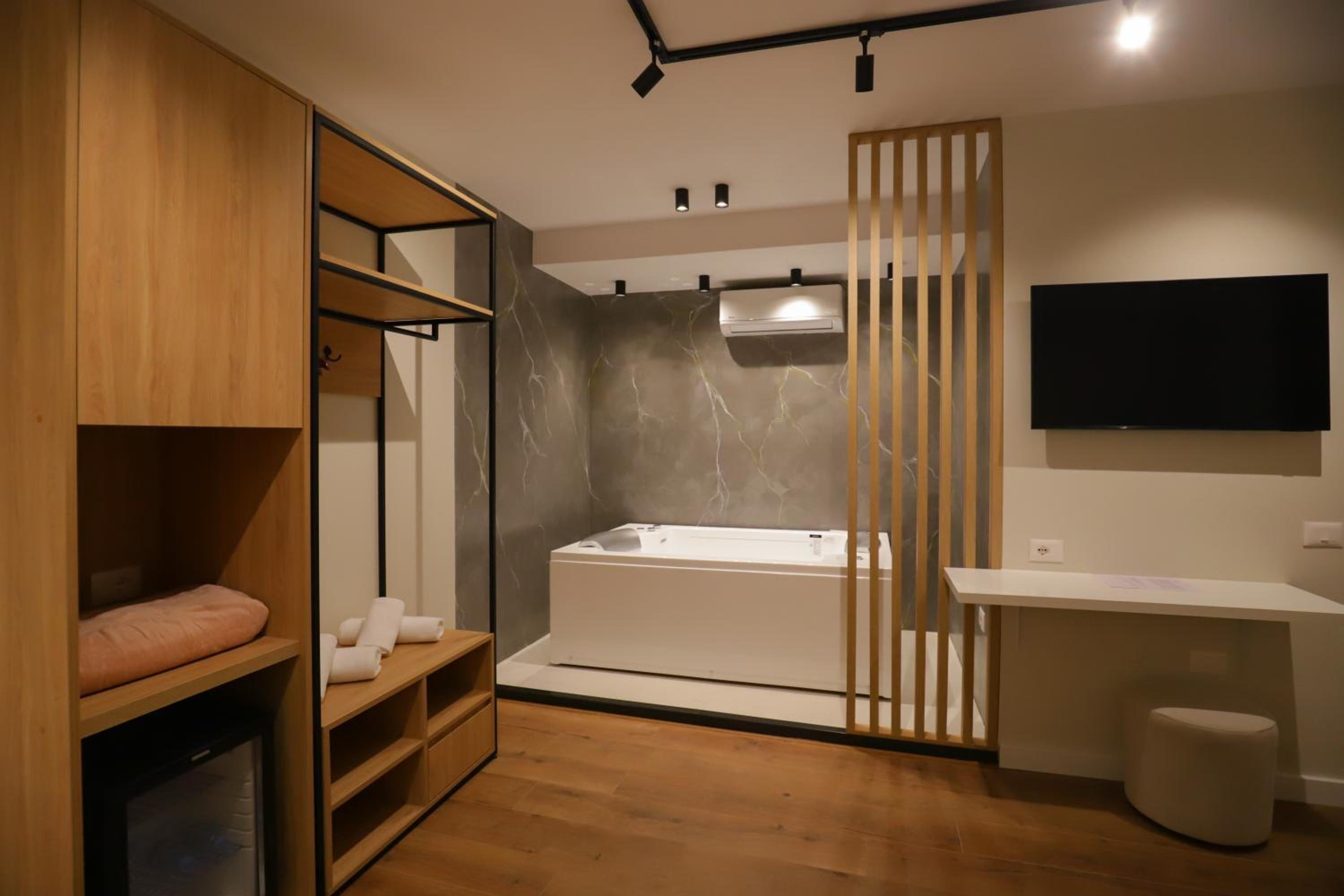 Deluxe Suite