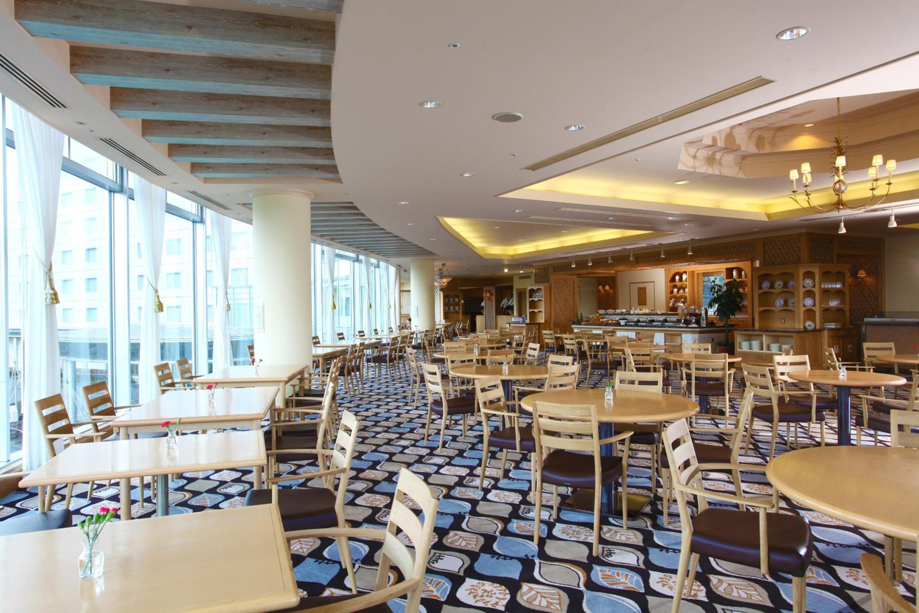 Deluxe King Room with Buffet Dinner at 19:00 - Non-Smoking
