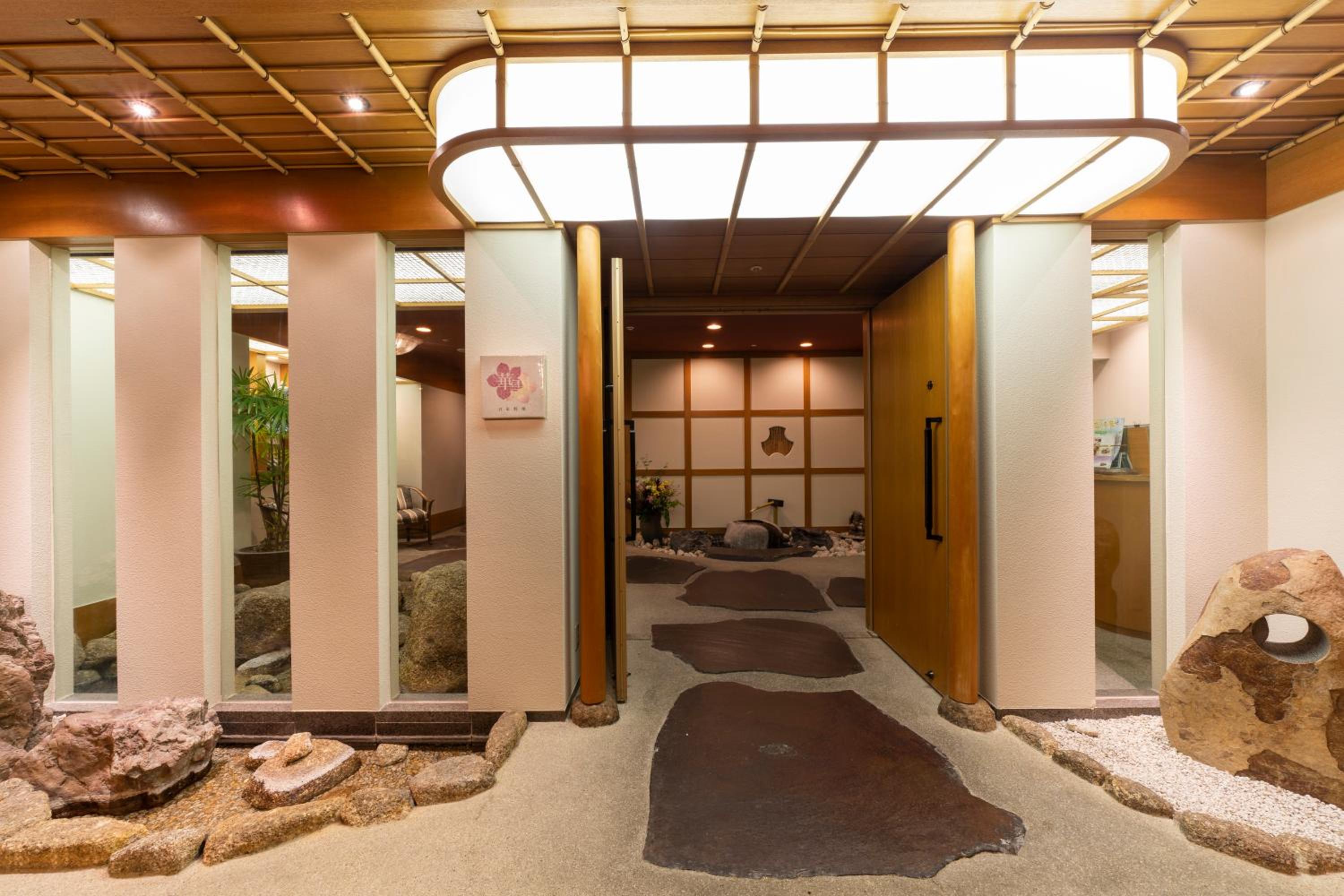 Deluxe King Room with Hida Beef Dinner at 19:30 - Non-Smoking