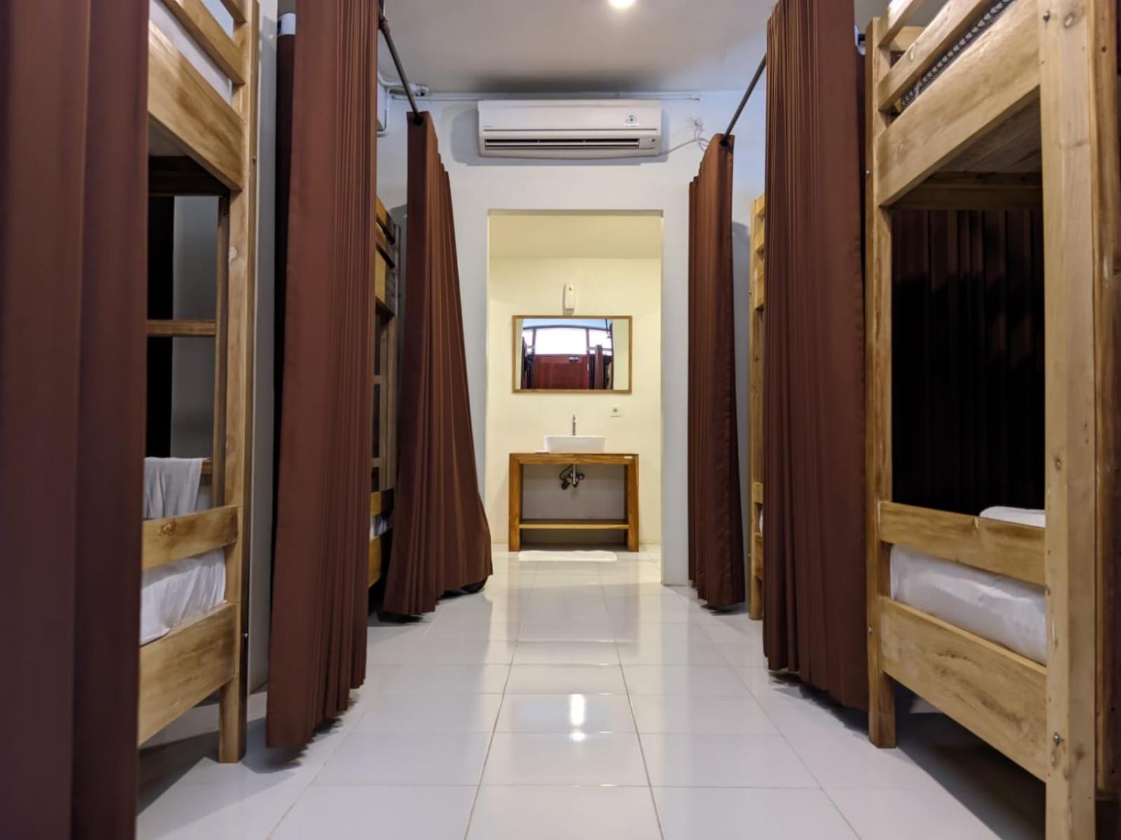 Mixed Dormitory Room