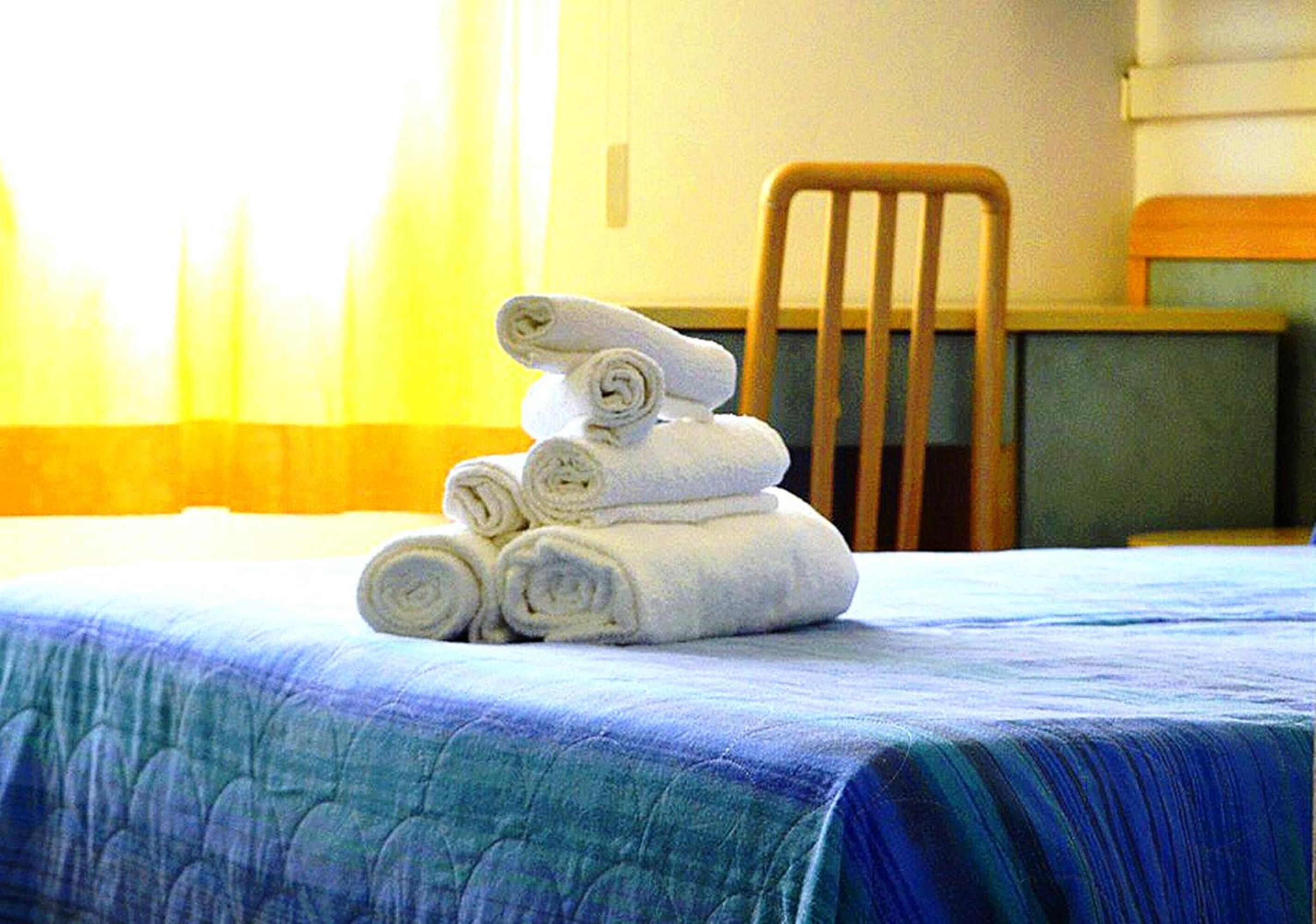 Economy Triple Room photo 2