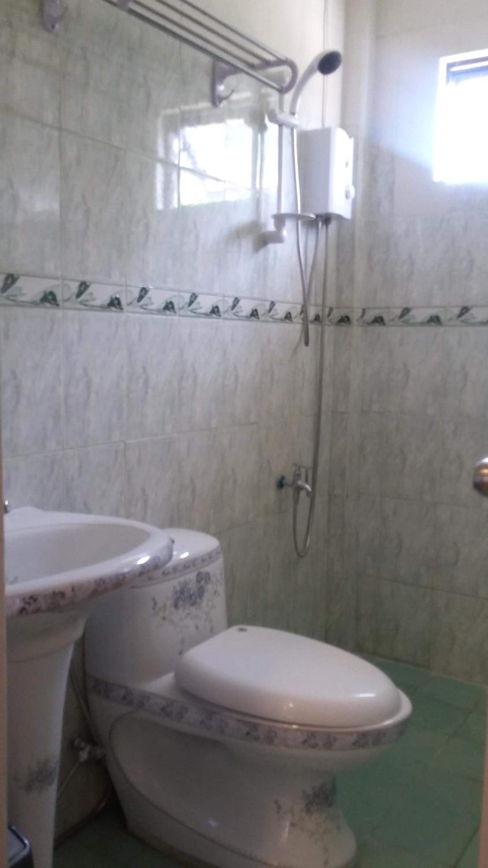 Standard Twin Room with Shared Bathroom photo 2