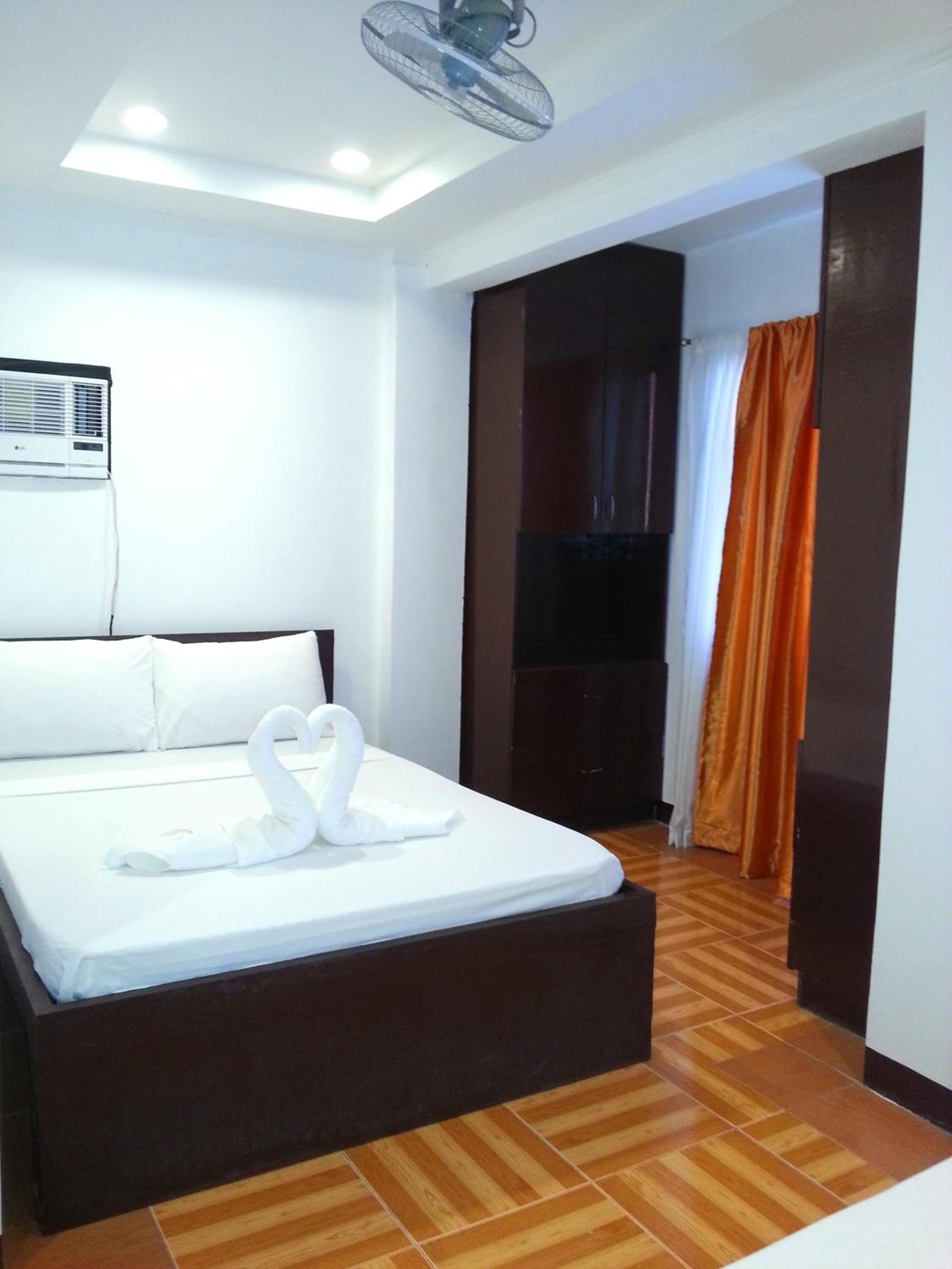 Triple Room with Private Bathroom photo 2